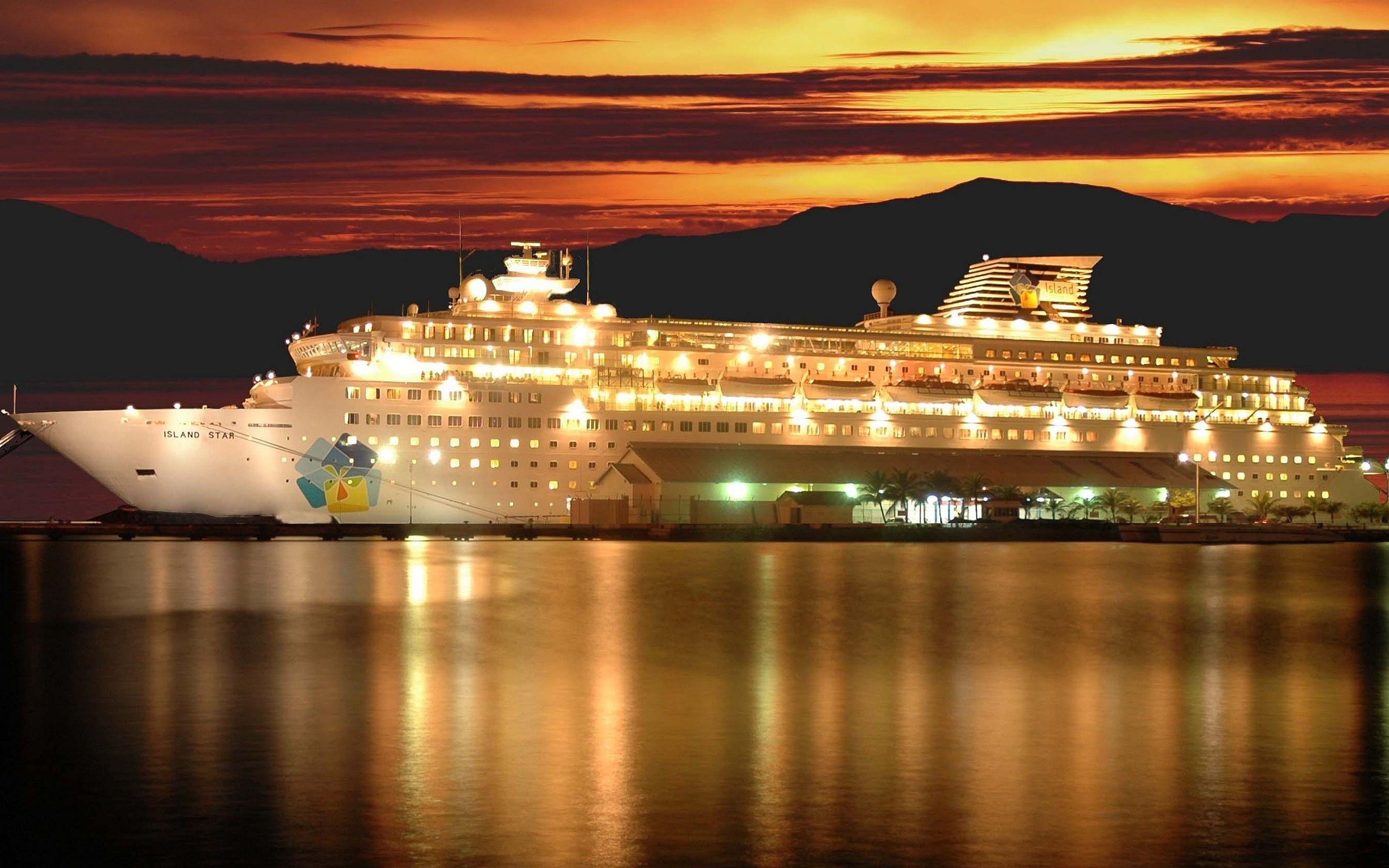 cruise ship night time