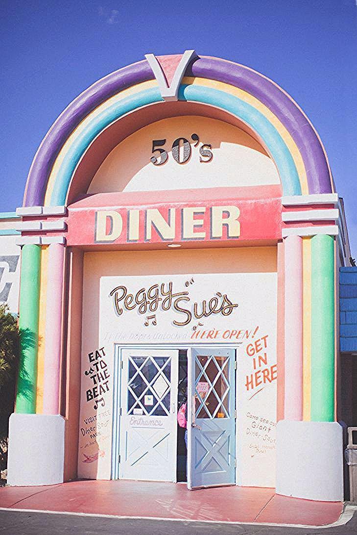 729x1091 Joli Diner En Forme De Juke Box Pastel Sur La Route Pour Aller à Vegas. Pastel Pink Aesthetic, Pastel Aesthetic, Aesthetic Wallpaper