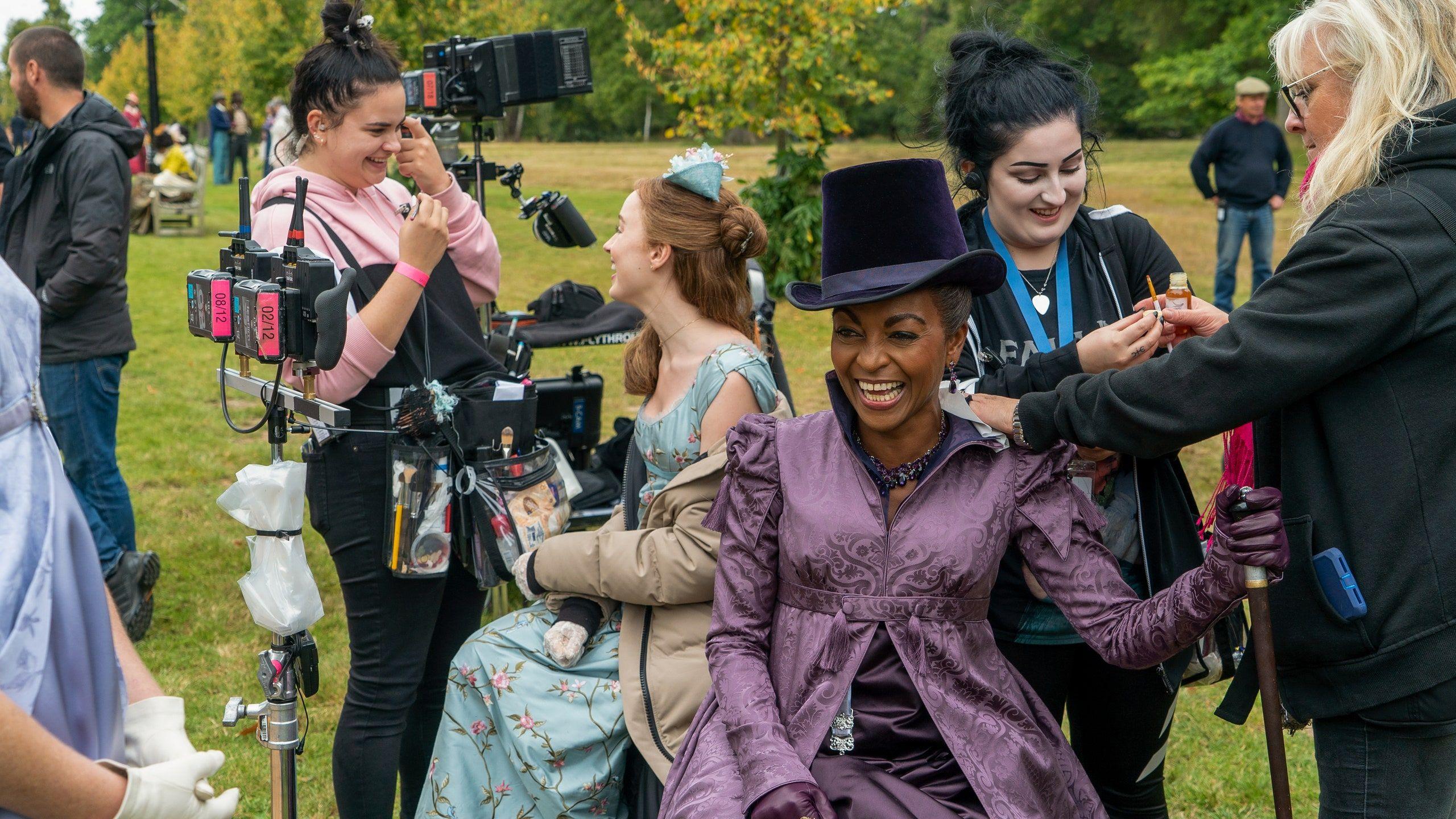 2560x1440 Bridgerton On Netflix: All The Behind The Scenes Moments You Need To See
