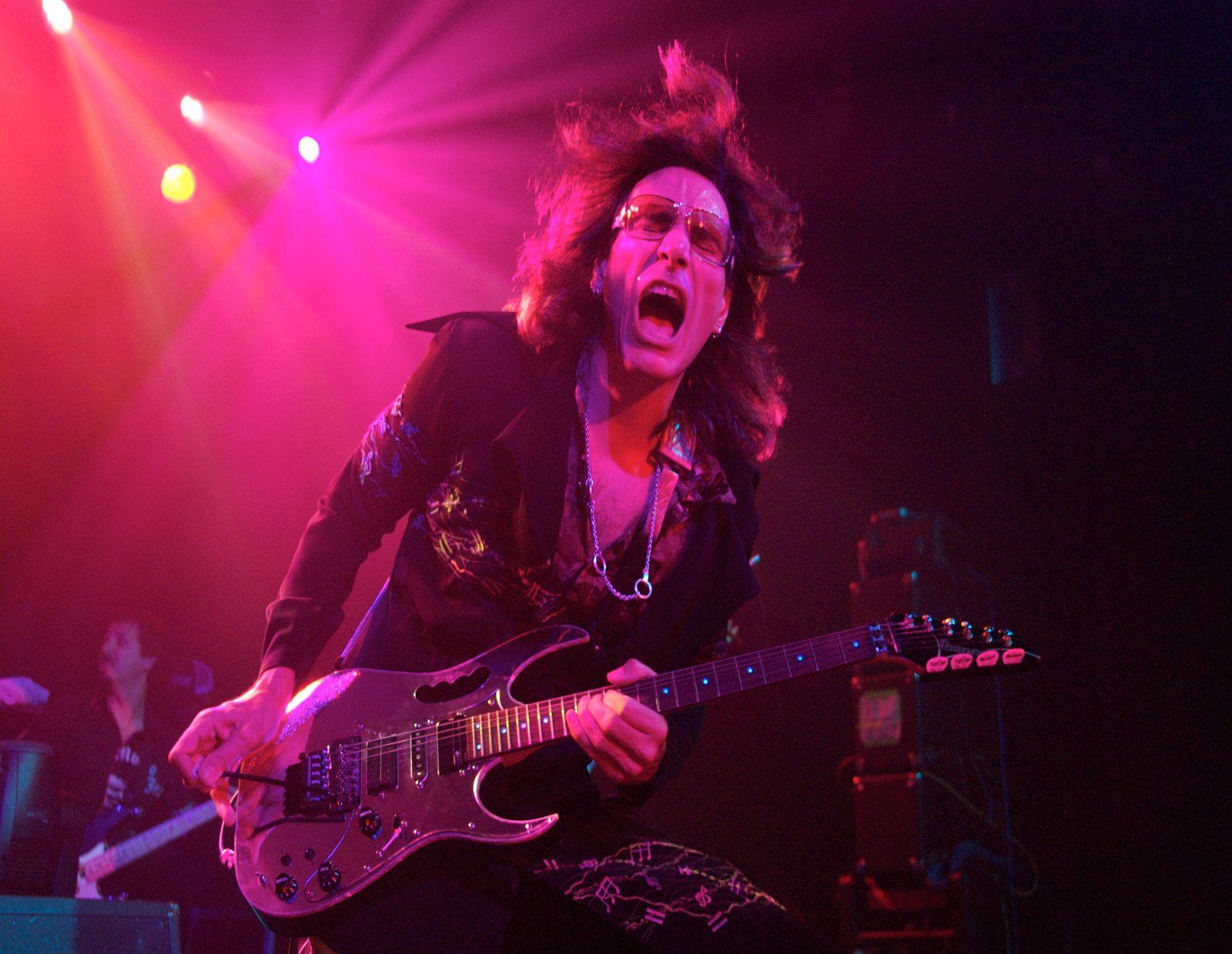 1600x1240 The guitarguitar Interview: Steve Vai (Part 1)