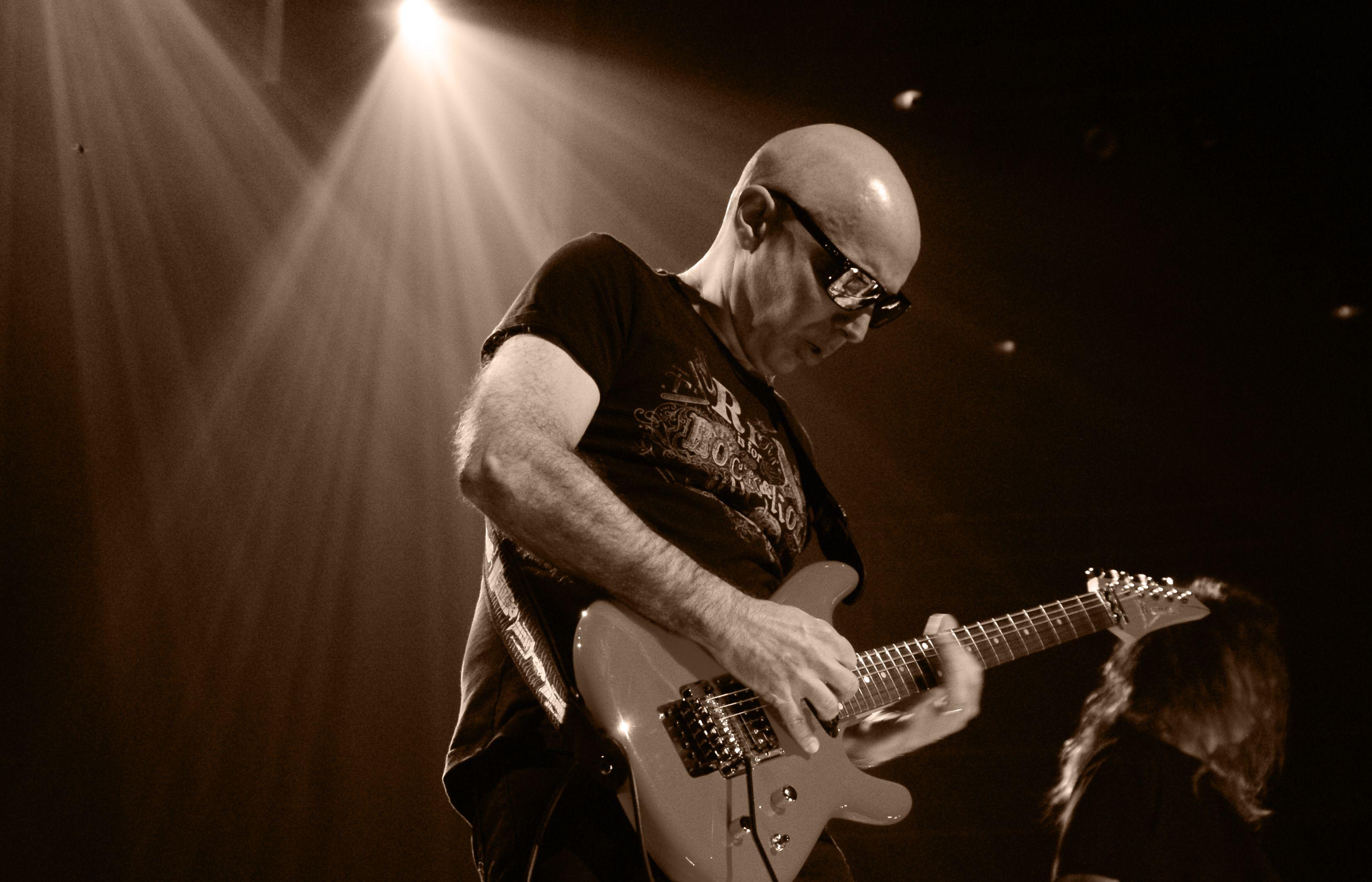 3298x2120 Joe Satriani Wallpaper HD Wallpaper