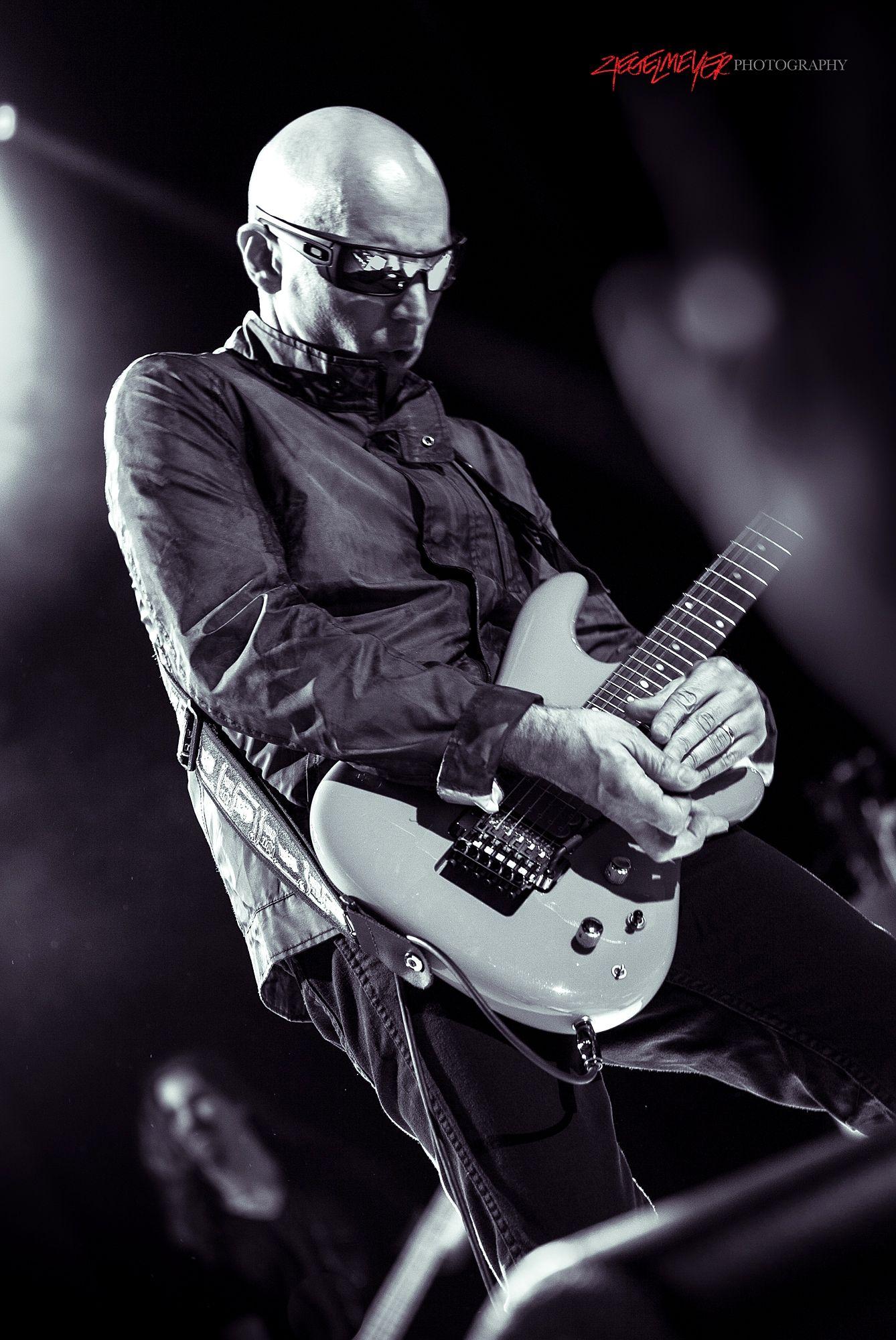 1338x2000 Joe Satriani Wallpaper