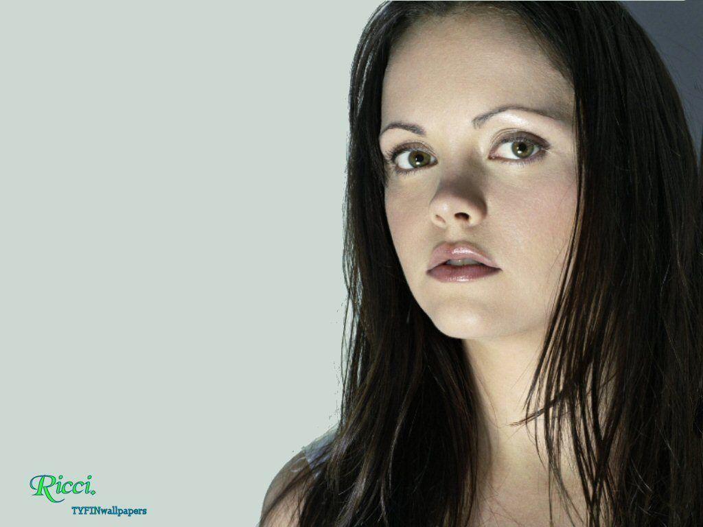 1024x768 Christina Ricci Wallpaper
