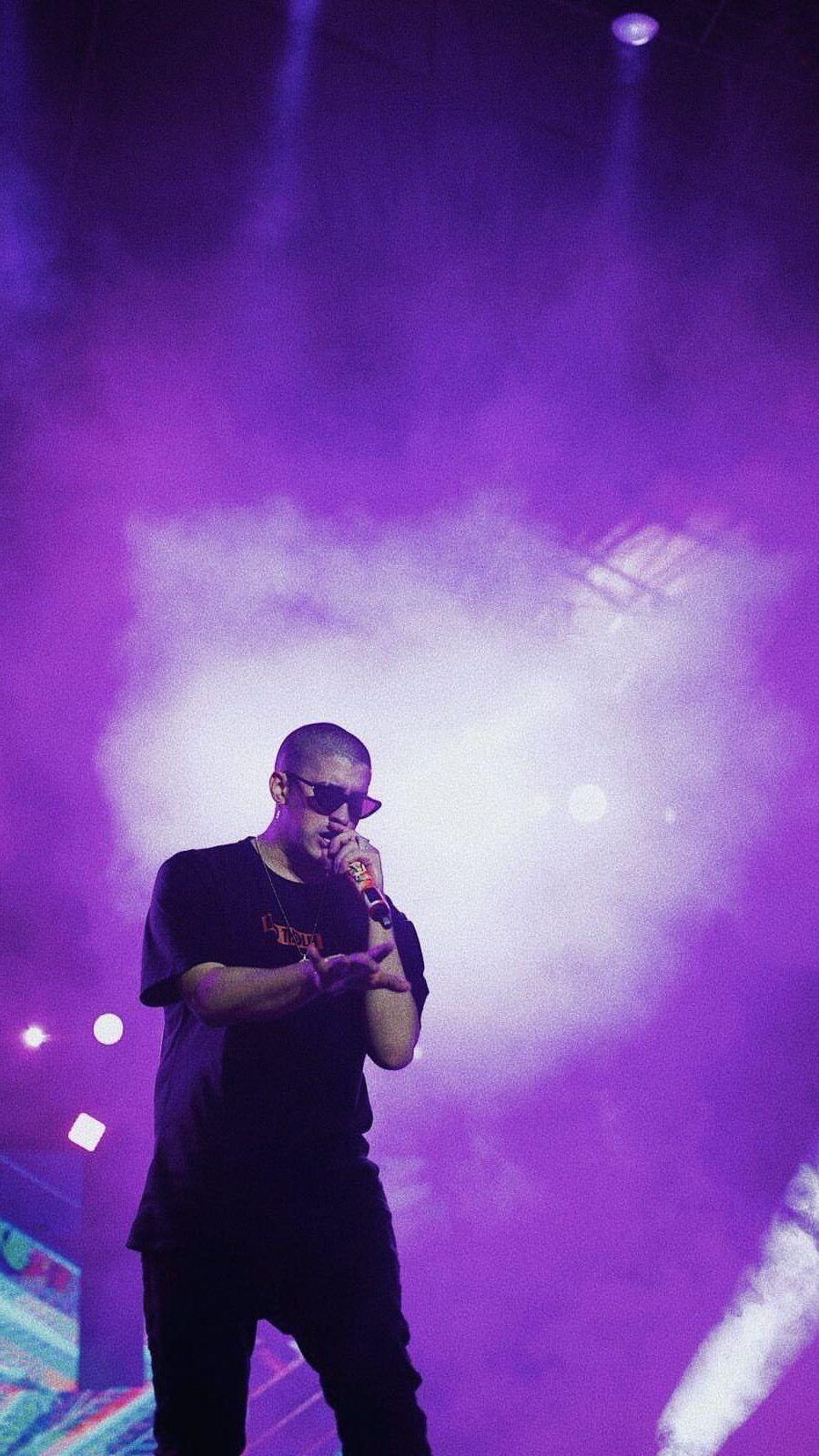 900x1600 Bad Bunny Wallpaper