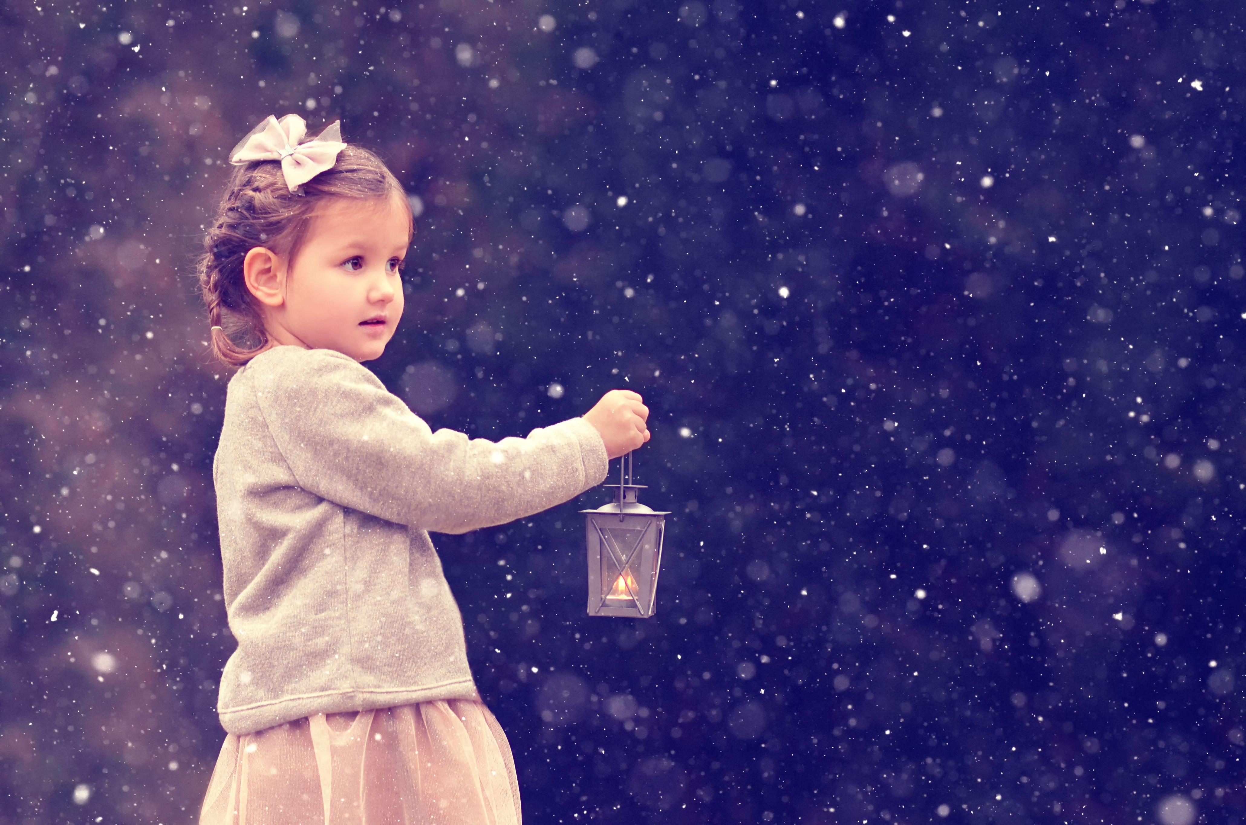4121x2729 Girl Snow Lantern Cute Wallpaper:4121x2729
