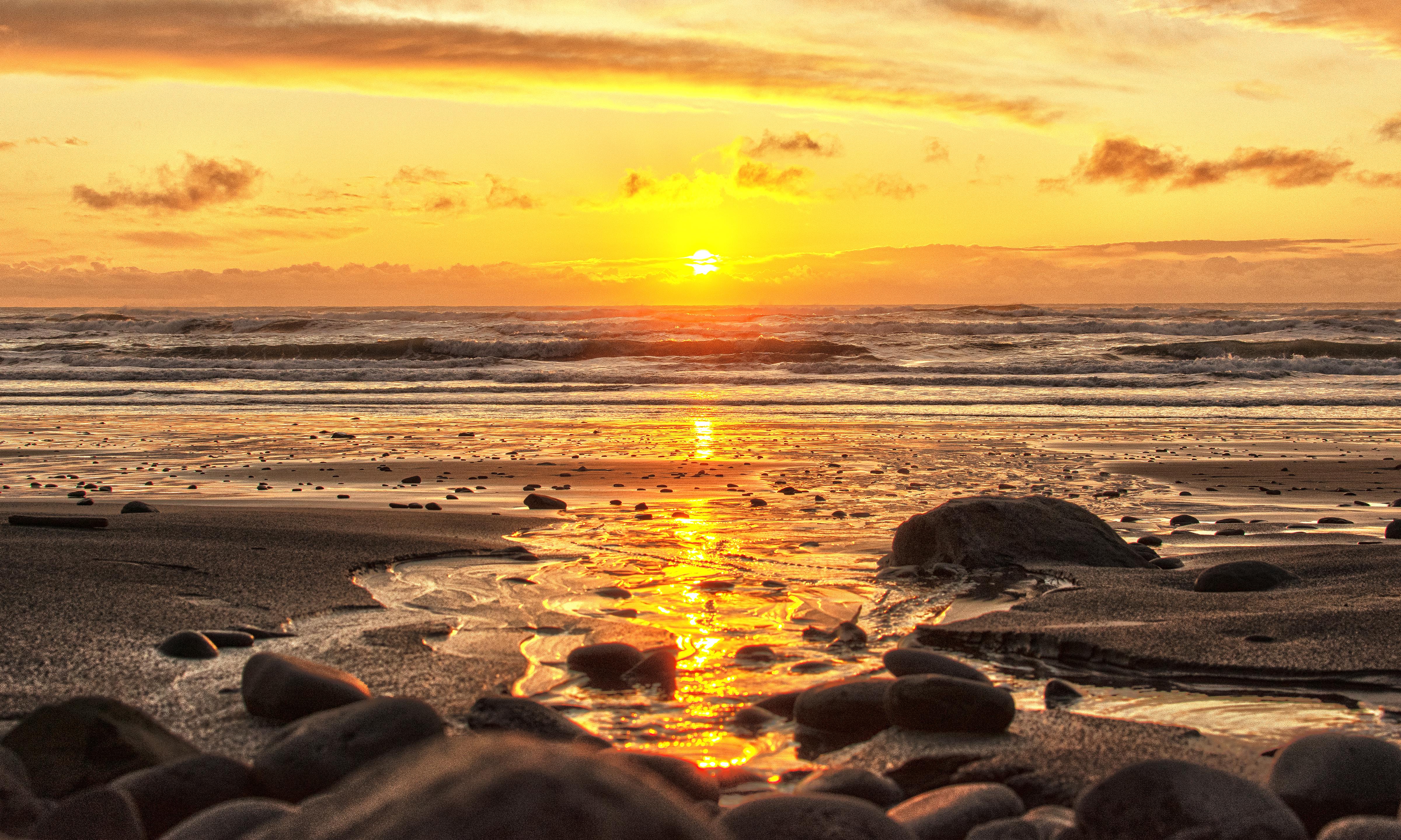 4800x2880 Sunset in Yachats, Oregon. When things settle down, visit this place