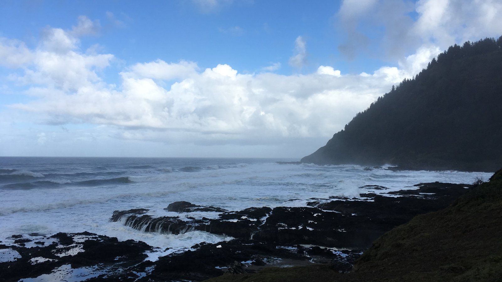 1600x900 An Oregon coast getaway: Waves, gems and plenty of charm