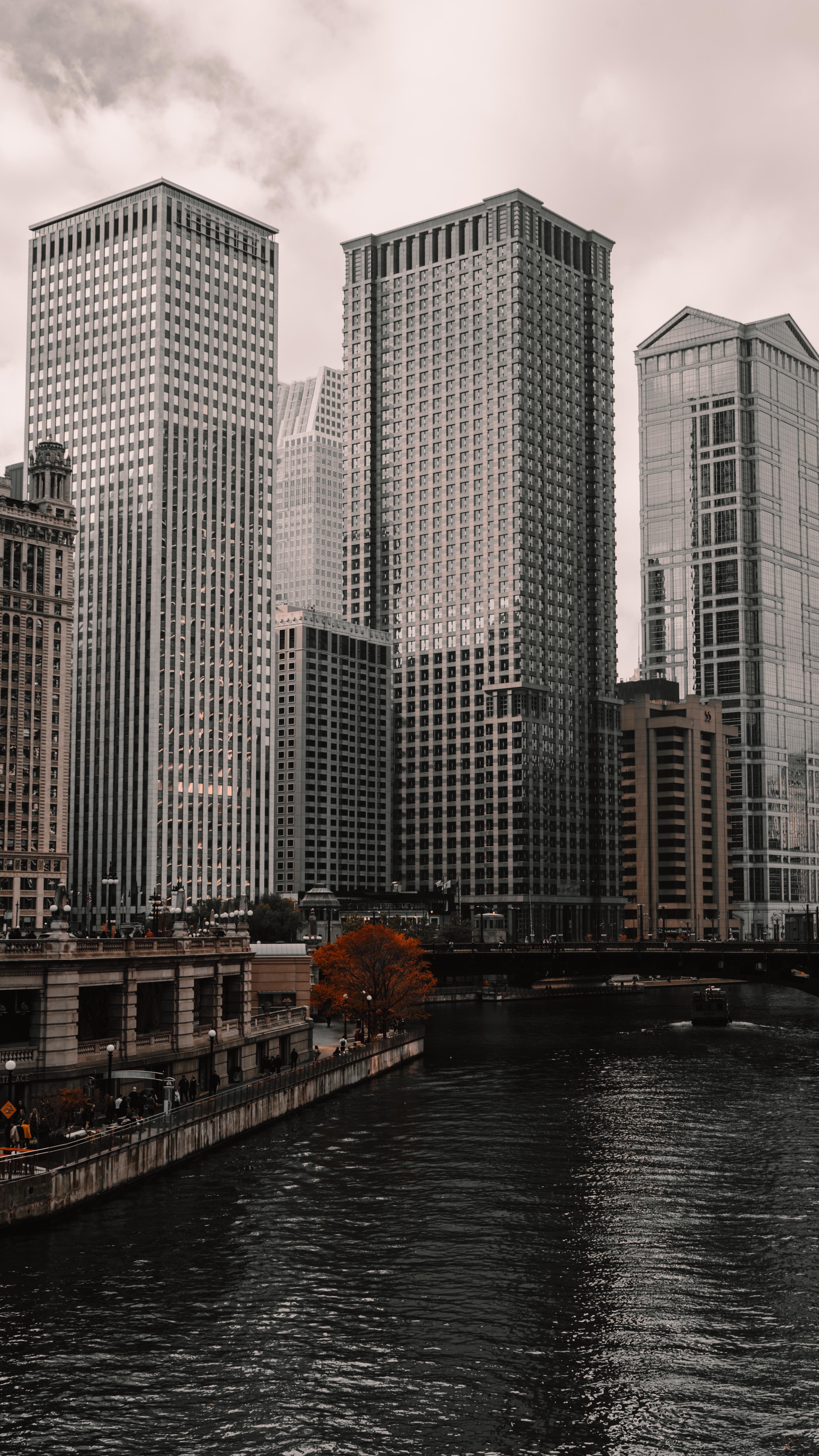 3942x7008 Autumn in Chicago