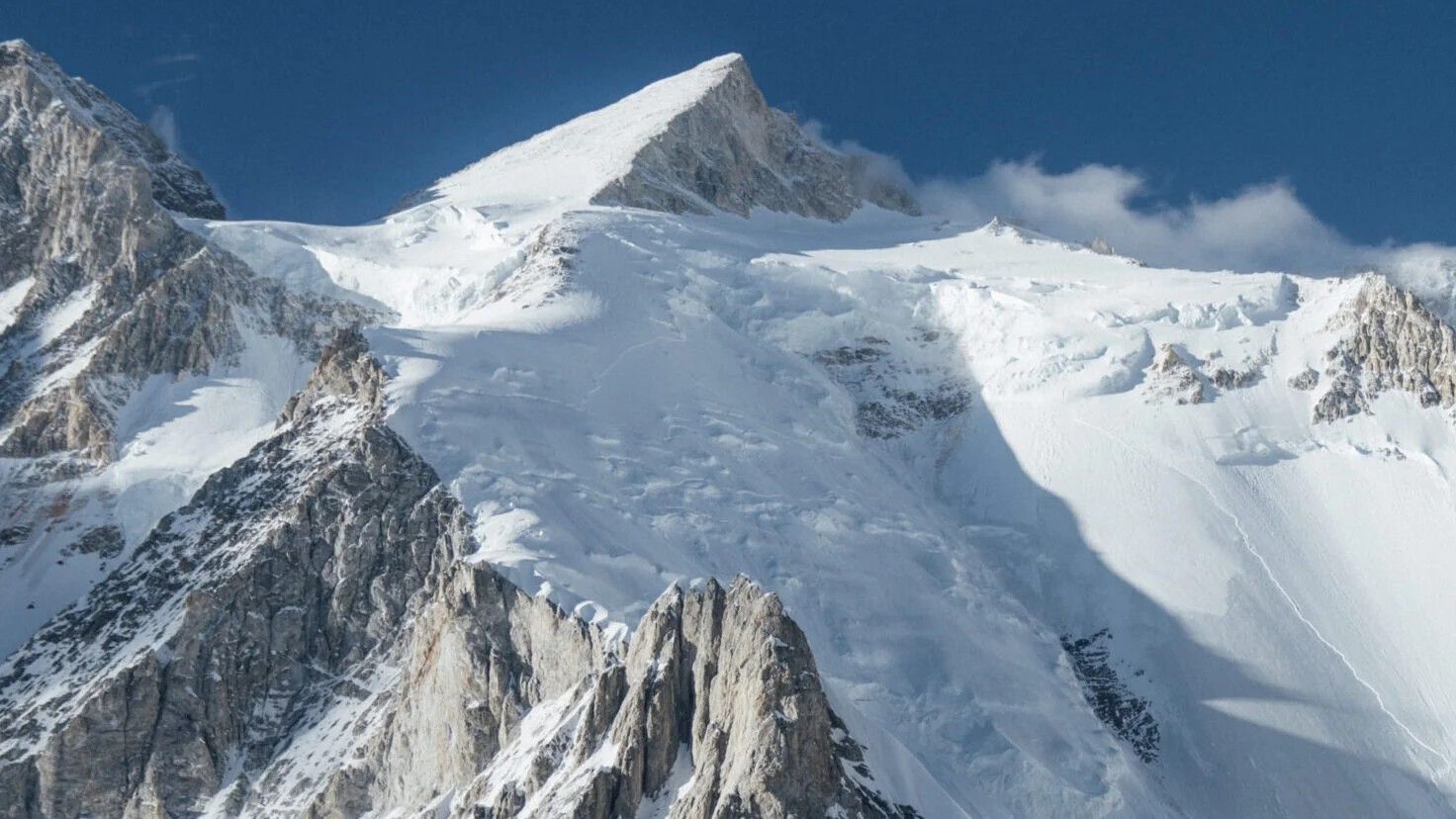 1472x828 Gasherbrum I & Gasherbrum II En