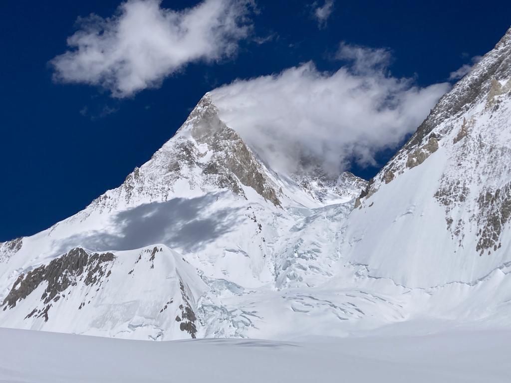 1024x768 Gasherbrum IV, Dmitry Golovchenko, Sergey Nilov, Gasherbrum IV. The rocky SE Ridge is in the center of the photo, Dmitry Golovchenko / Sergey Nilov / mountain.ru