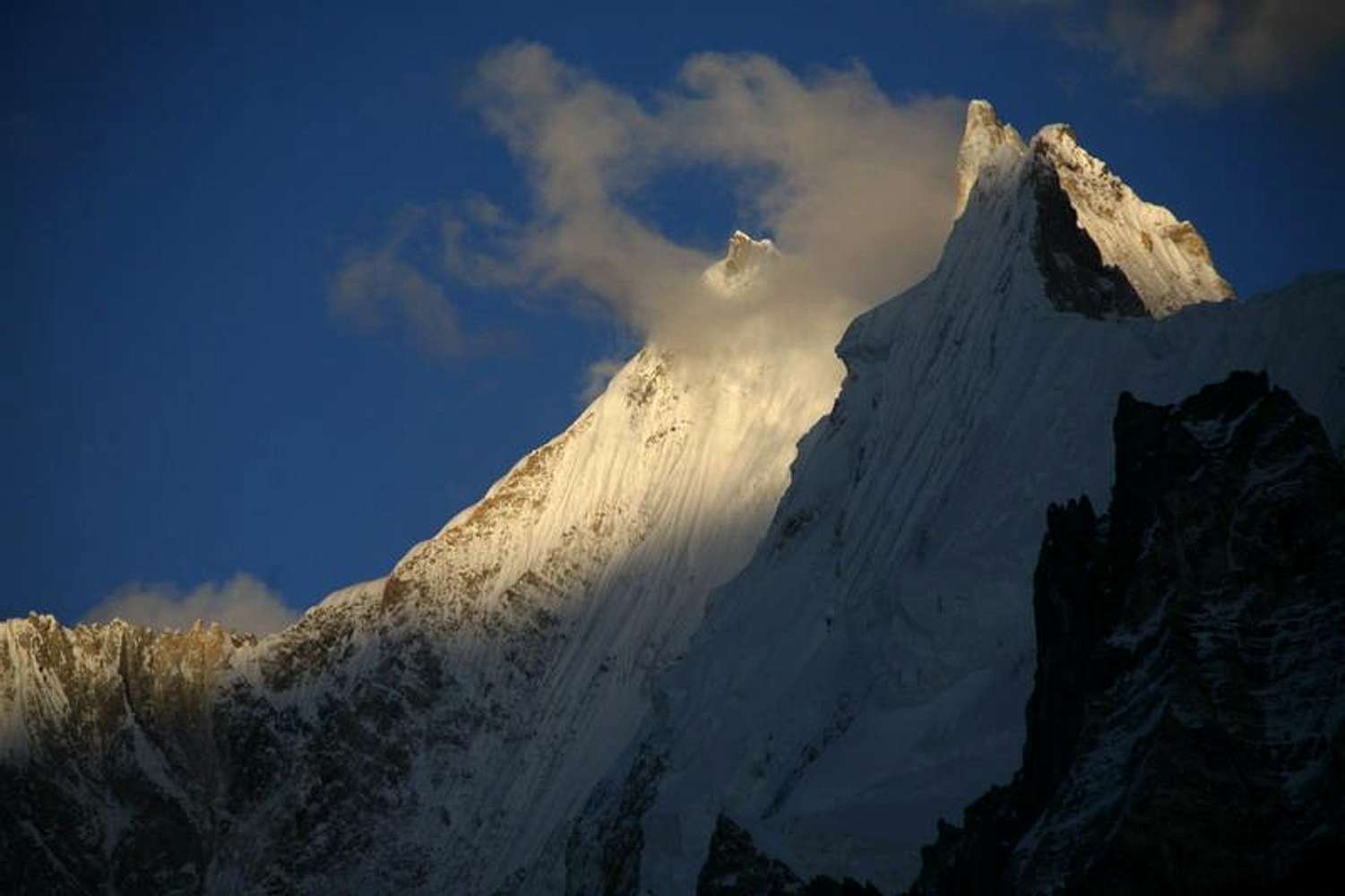 1501x1000 Gasherbrum V (NW 6980m) & Gasherbrum Twins (6912m) : Photo, Diagrams & Topos
