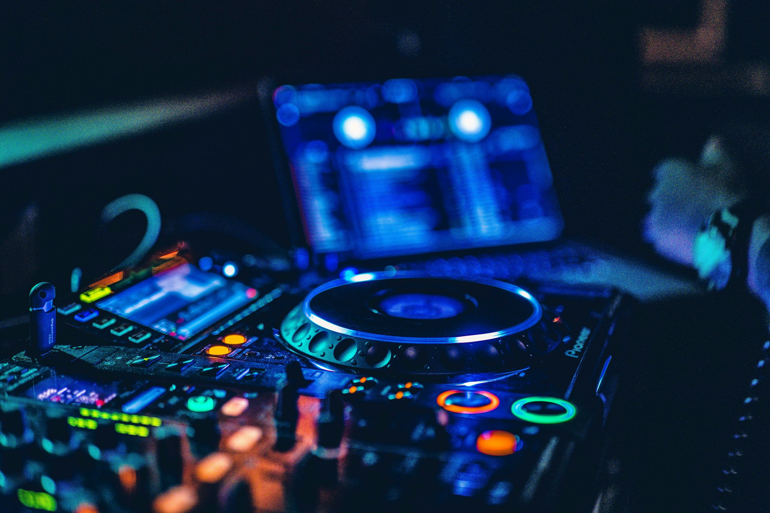 3000x2001 Dj Mixer Picture. Download Free Image