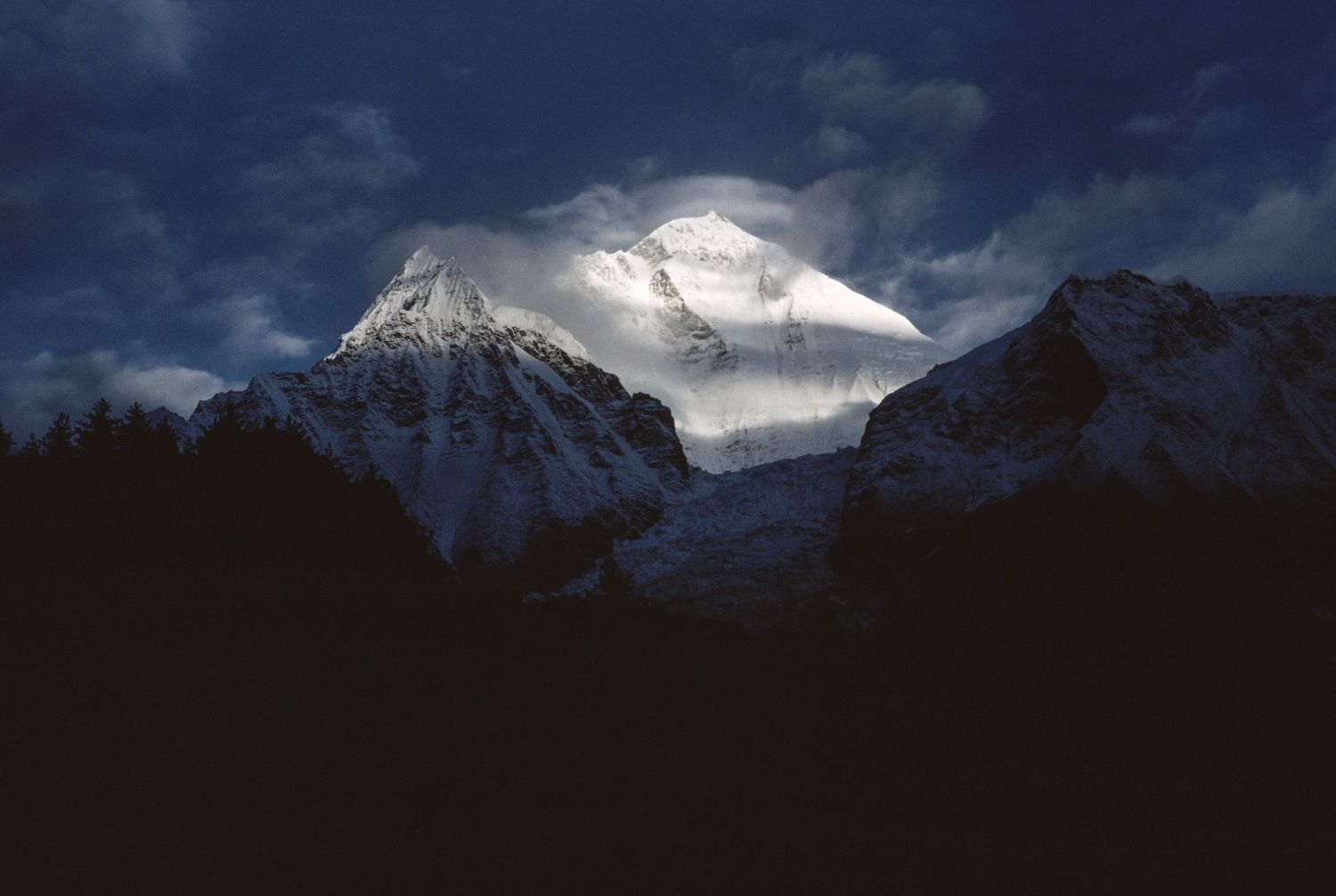 1500x1006 Russian climbers die on Nepal's Dhaulagiri peak, hiking company says