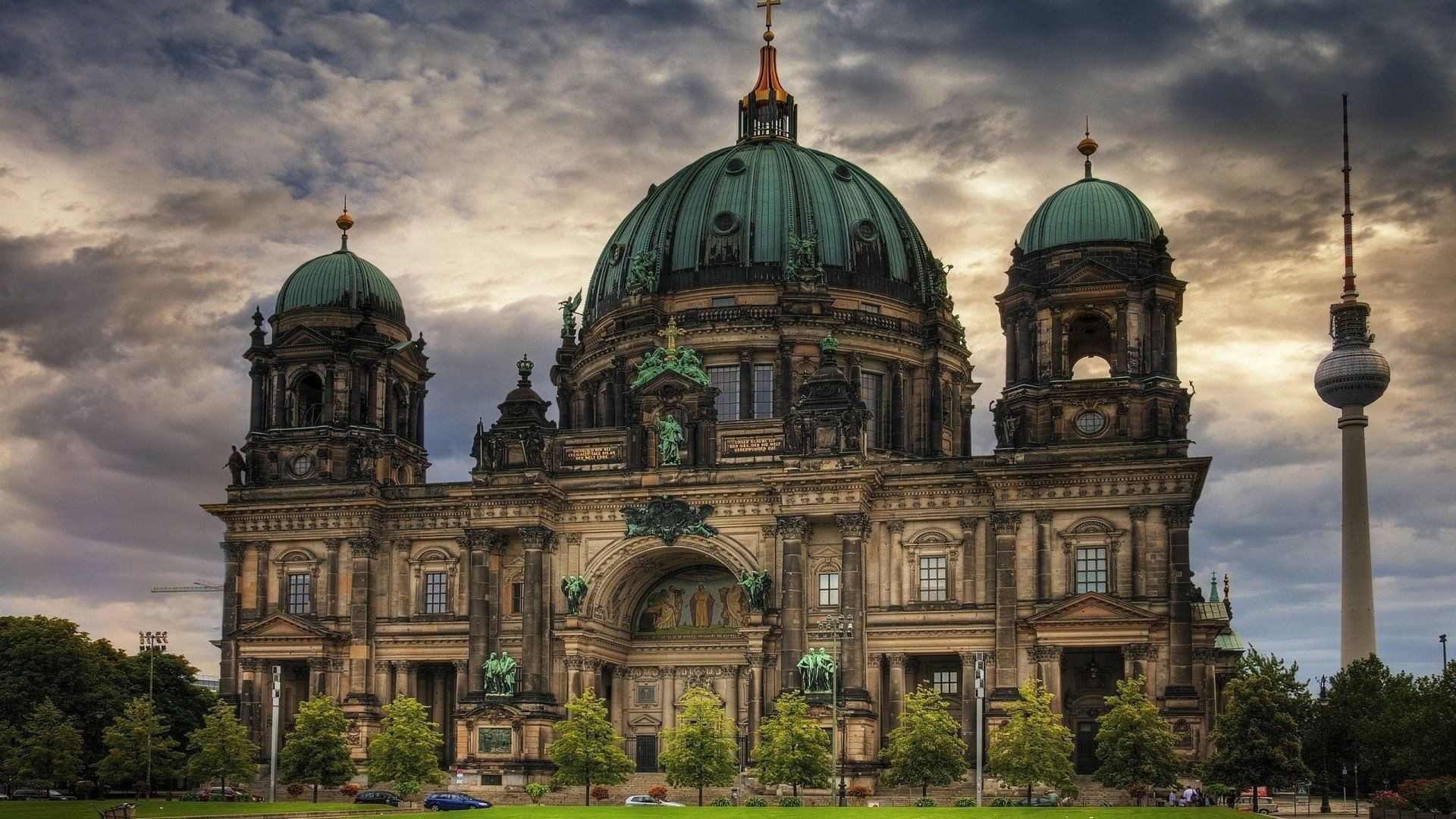 1920x1080 Berlin Cathedral Majesty: Stunning HD View of Germany's Iconic Religious Landmarkx1080