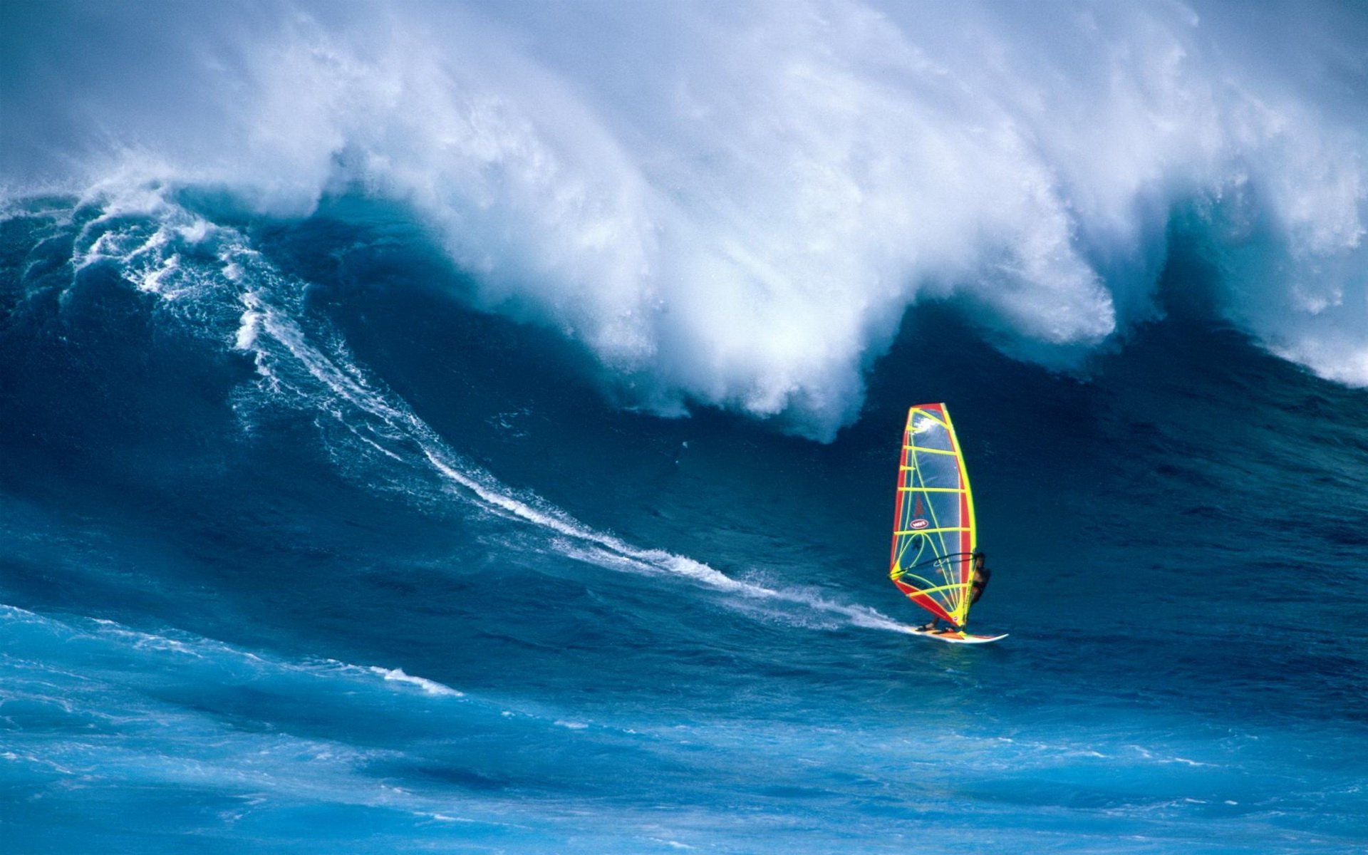 1920x1200 Epic Windsurfing Wave Action