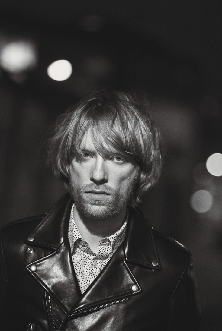 735x1098 Domhnall Gleeson