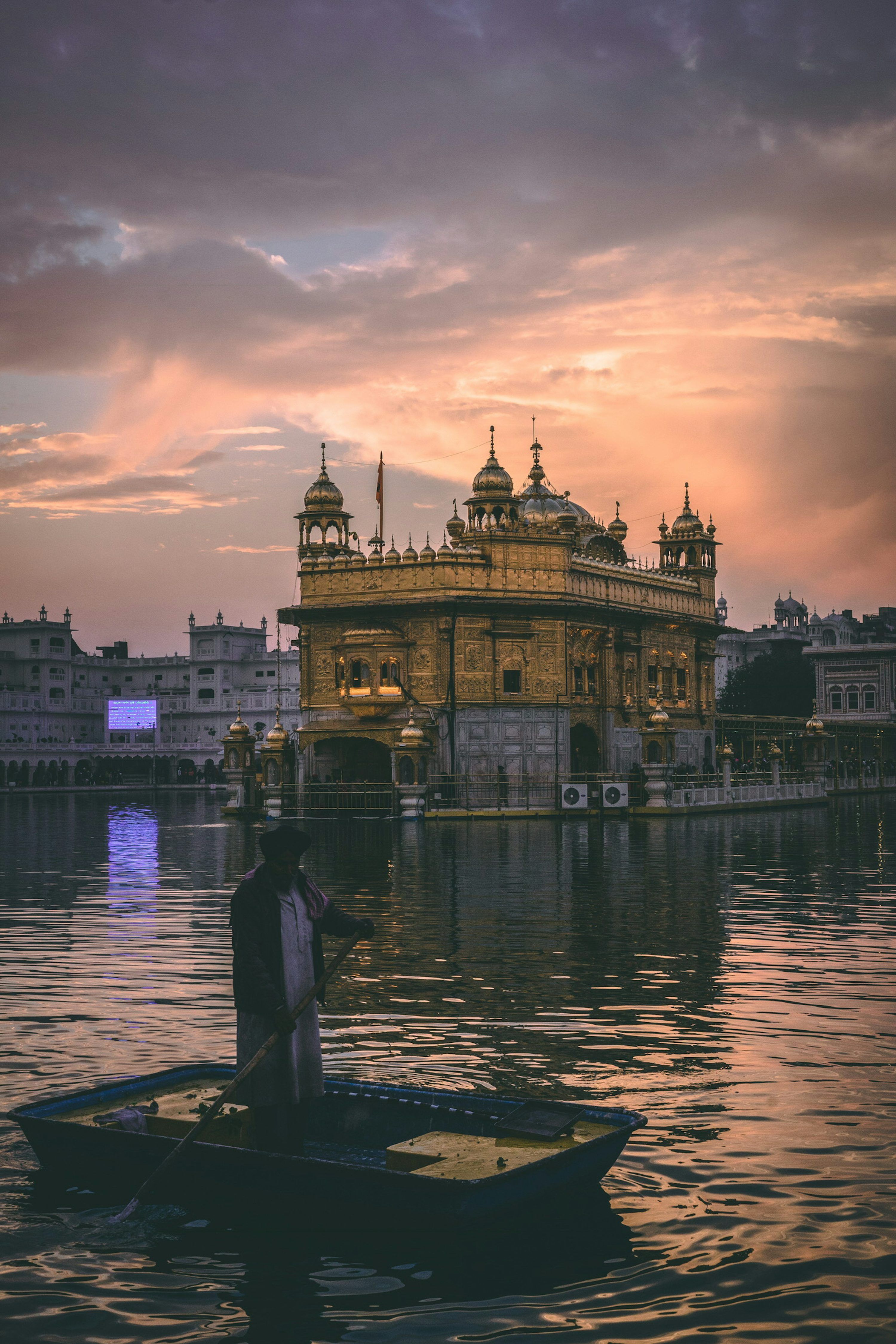3000x4500 Golden Temple Picture. Download Free Image
