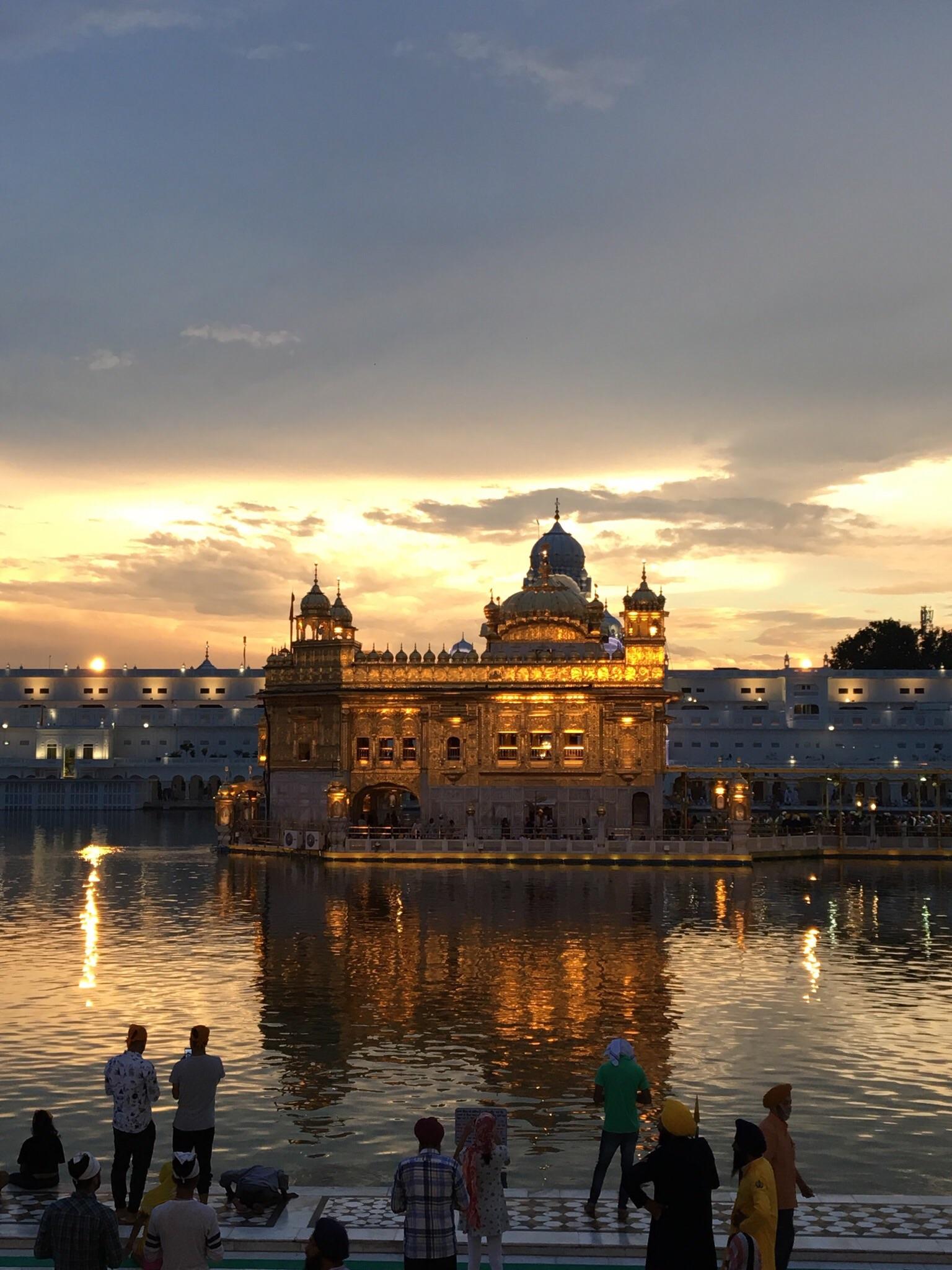 1536x2048 Golden Temple (Sri Harmandir Sahib) in Amritsar at sunset. [OC]