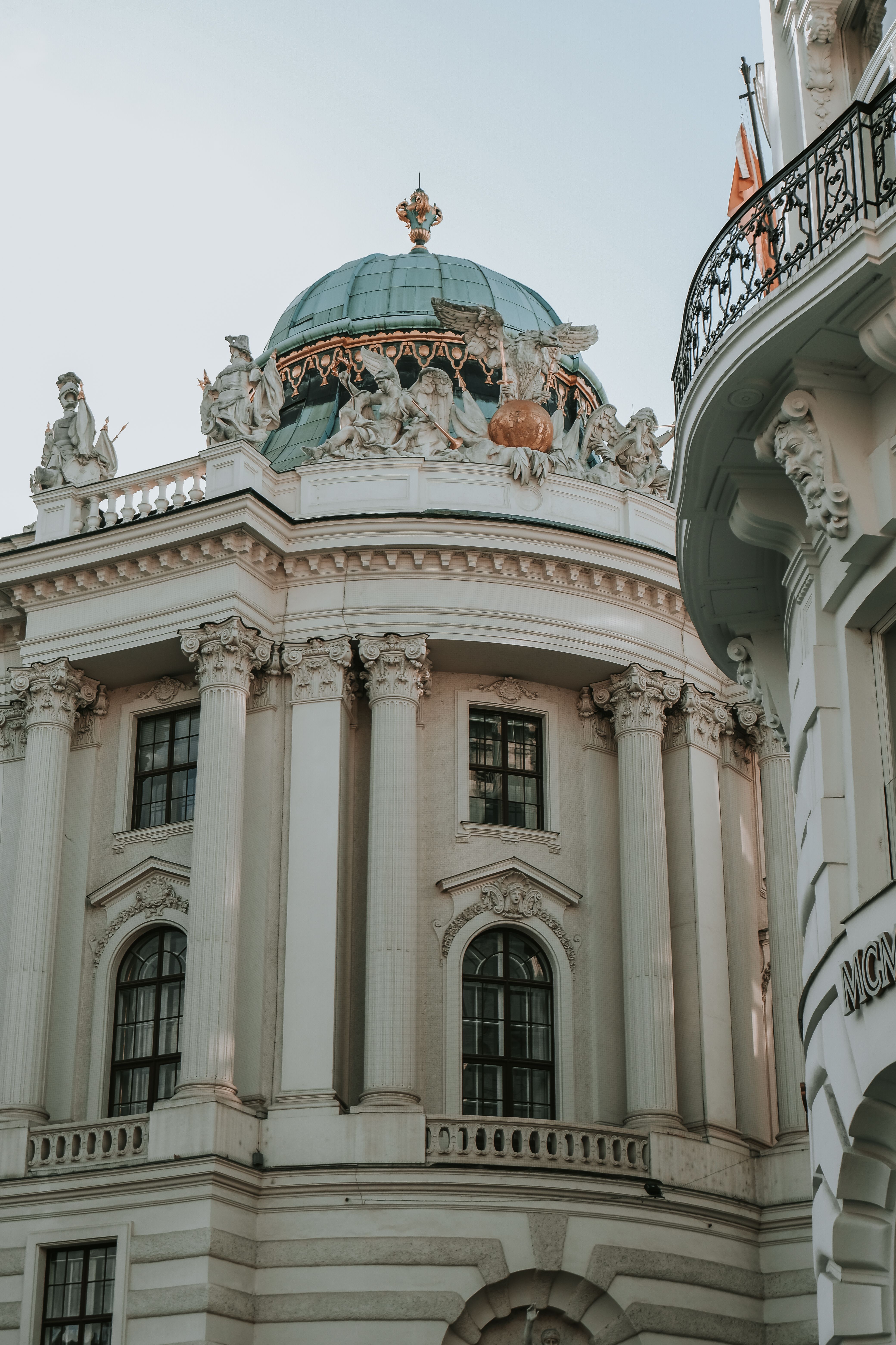4160x6240 A building with a dome and a clock on top · Free