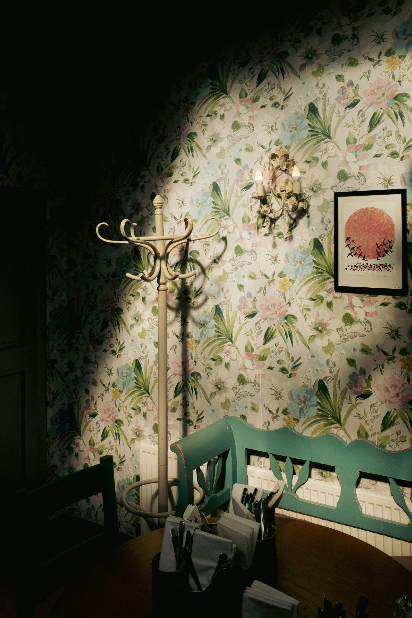1600x2400 Viral Wallpaper Trends for 2026: Calm Organic Design