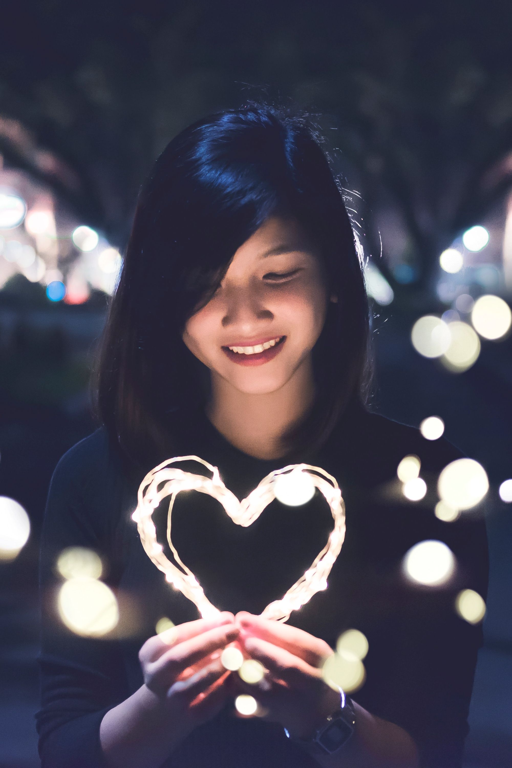 2000x2999 Girl Love Wallpaper