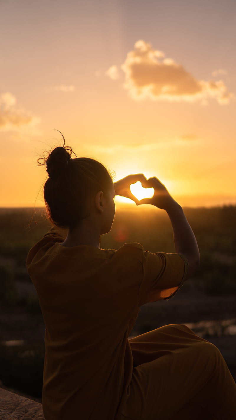 800x1422 Love heart, girl, sun, HD phone wallpaper
