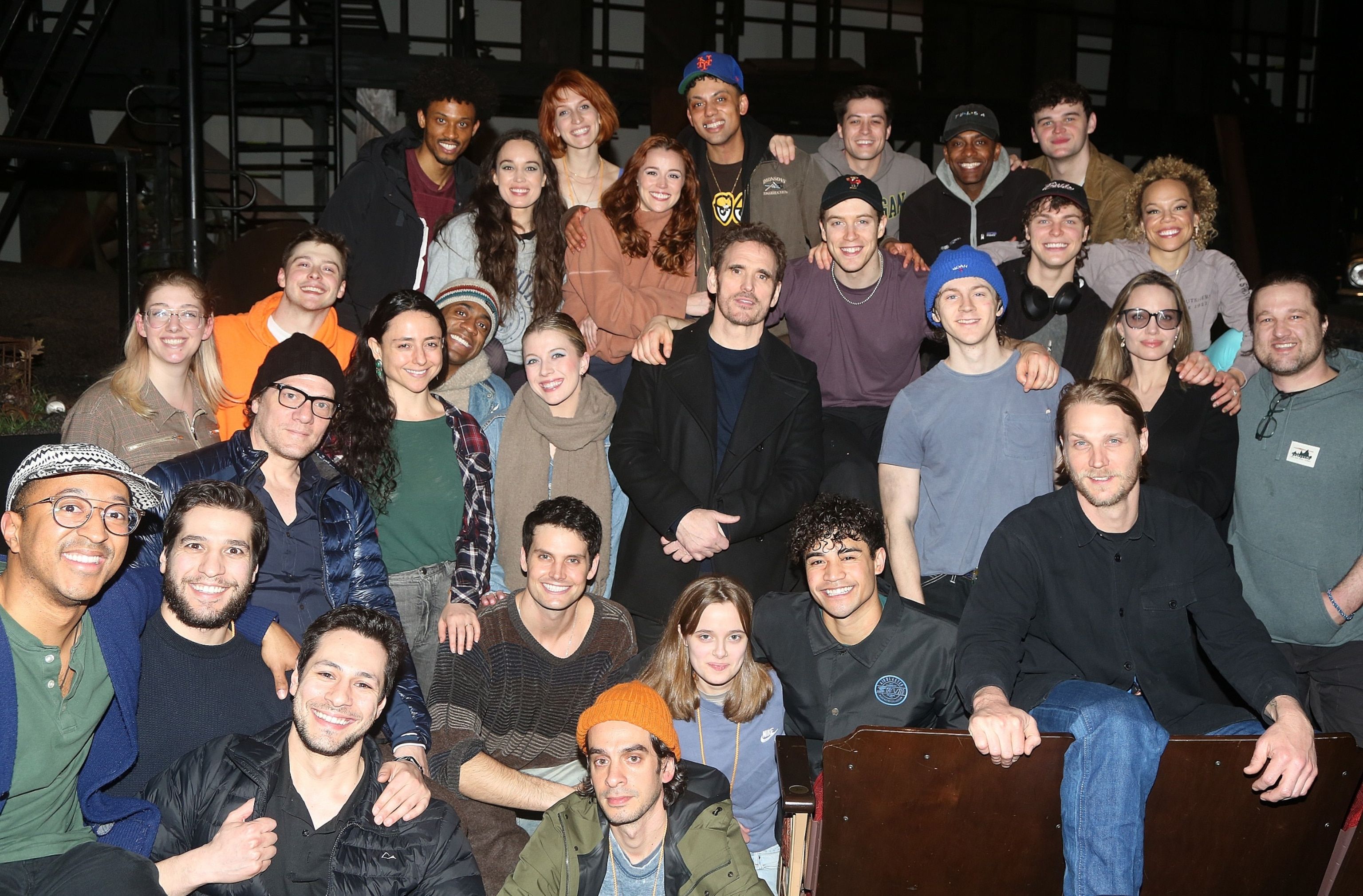 3072x2020 Matt Dillon poses for photo with Angeline Jolie, the cast of 'The Outsiders' musical on Broadway