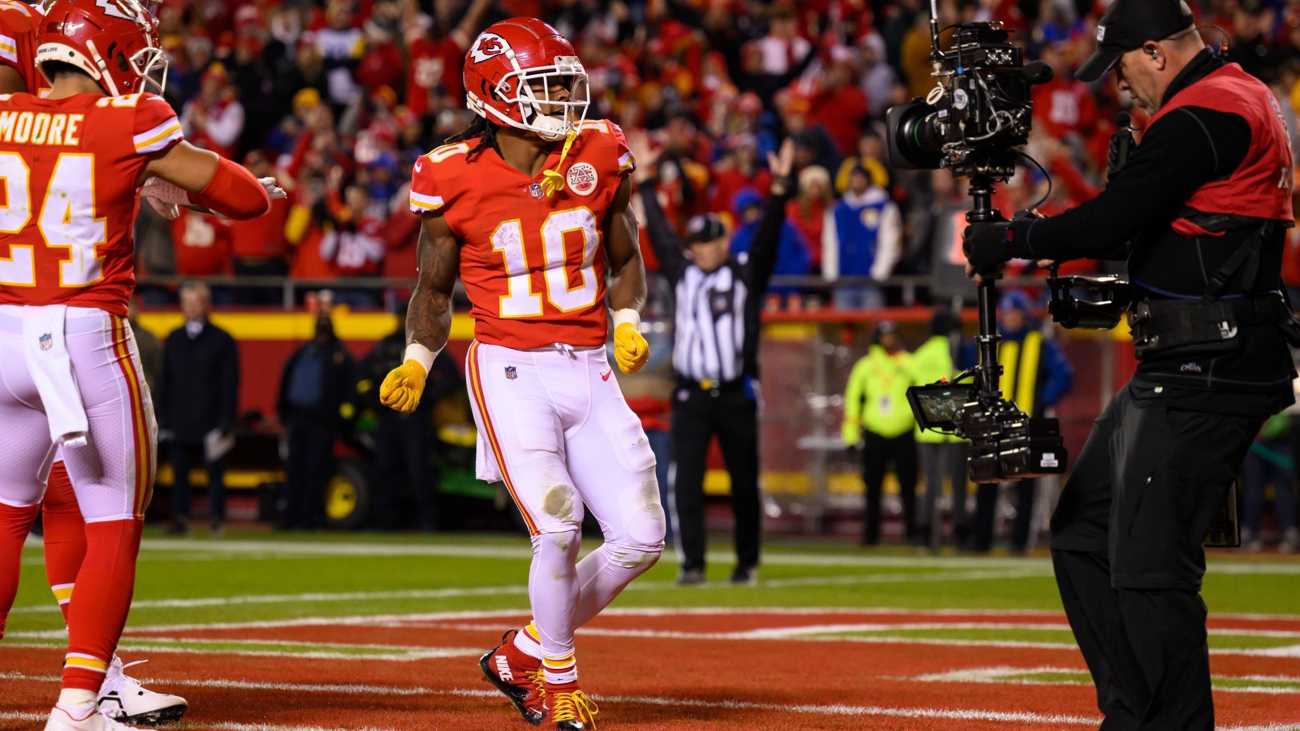 2560x1440 NBC writer sings ode to Chefs' running back Isiah Pacheco