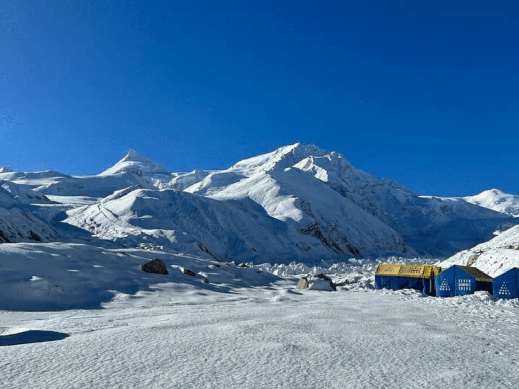 1024x768 Shishapangma: youngest woman to conquer the 14 highest peaks