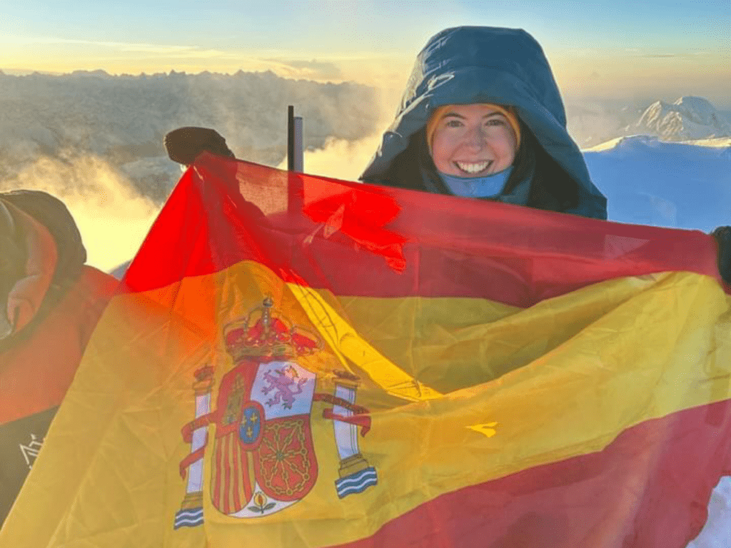 1024x768 Shishapangma: youngest woman to conquer the 14 highest peaks