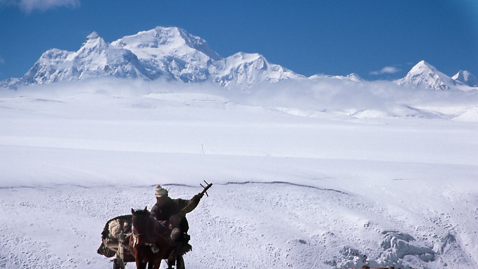 1600x900 American Mountaineer Anna Gutu and Guide Mingmar Sherpa Dead in Tibet Avalanche