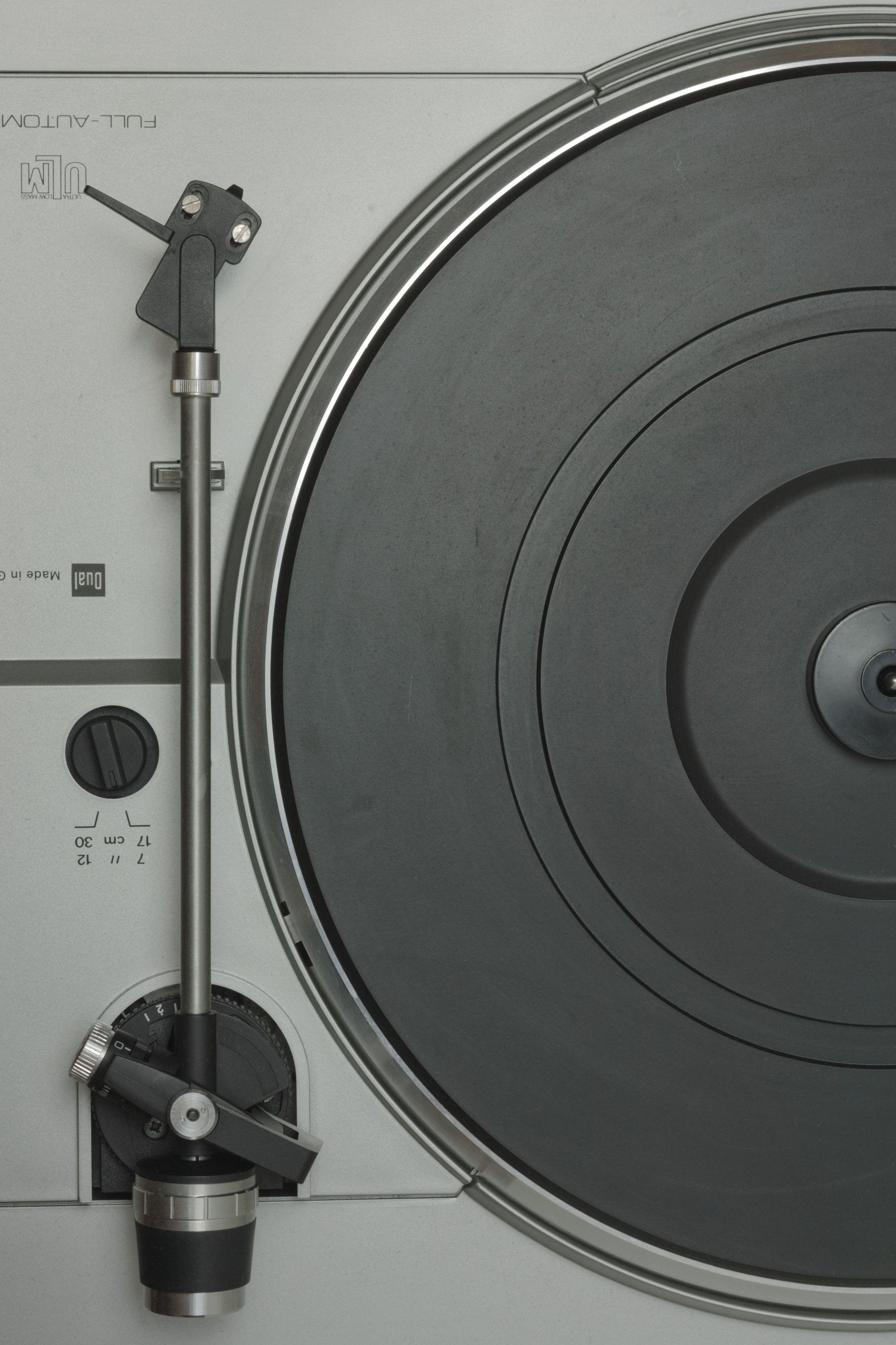 2417x3626 Classic Phonograph Platter Record Player Retro Tone Arm Turntable Vintage Wallpaperx3626