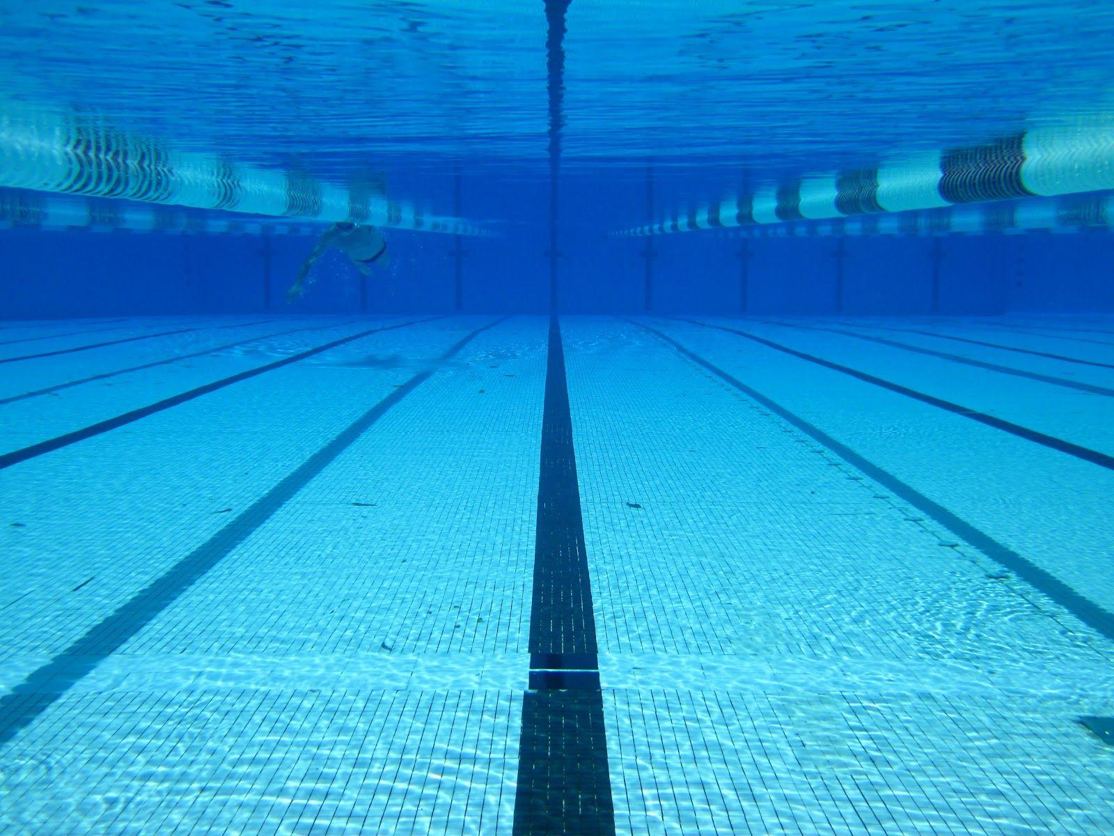 1600x1200 Swimmer Wallpaper