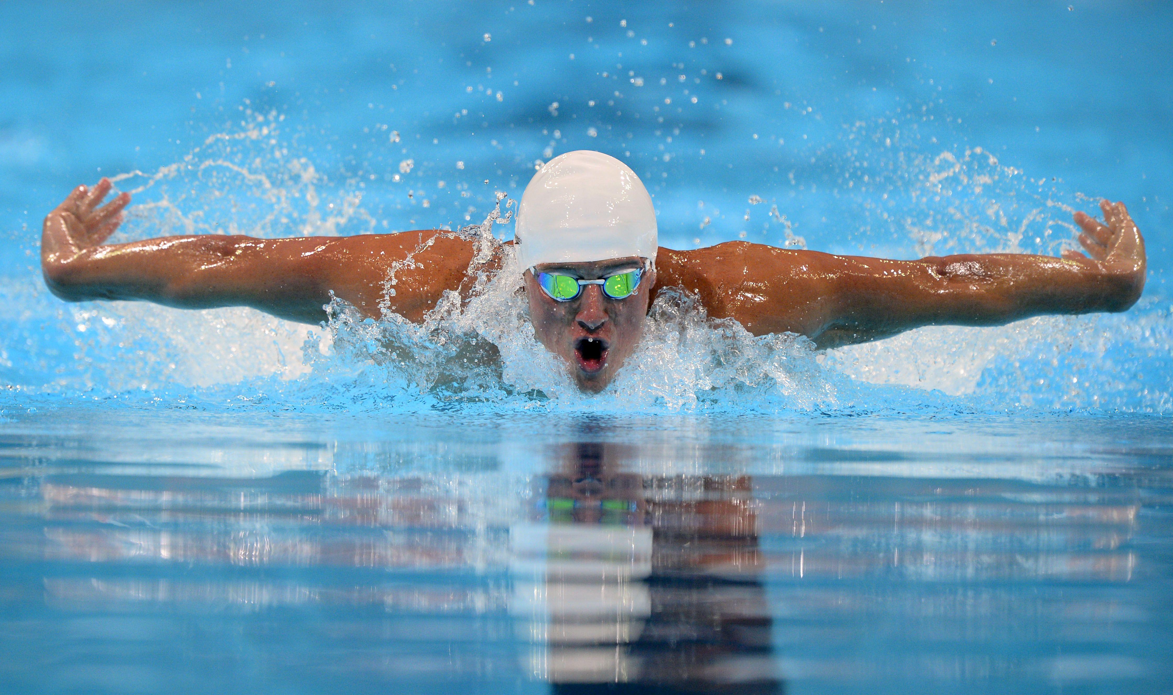 4480x2656 Swimming