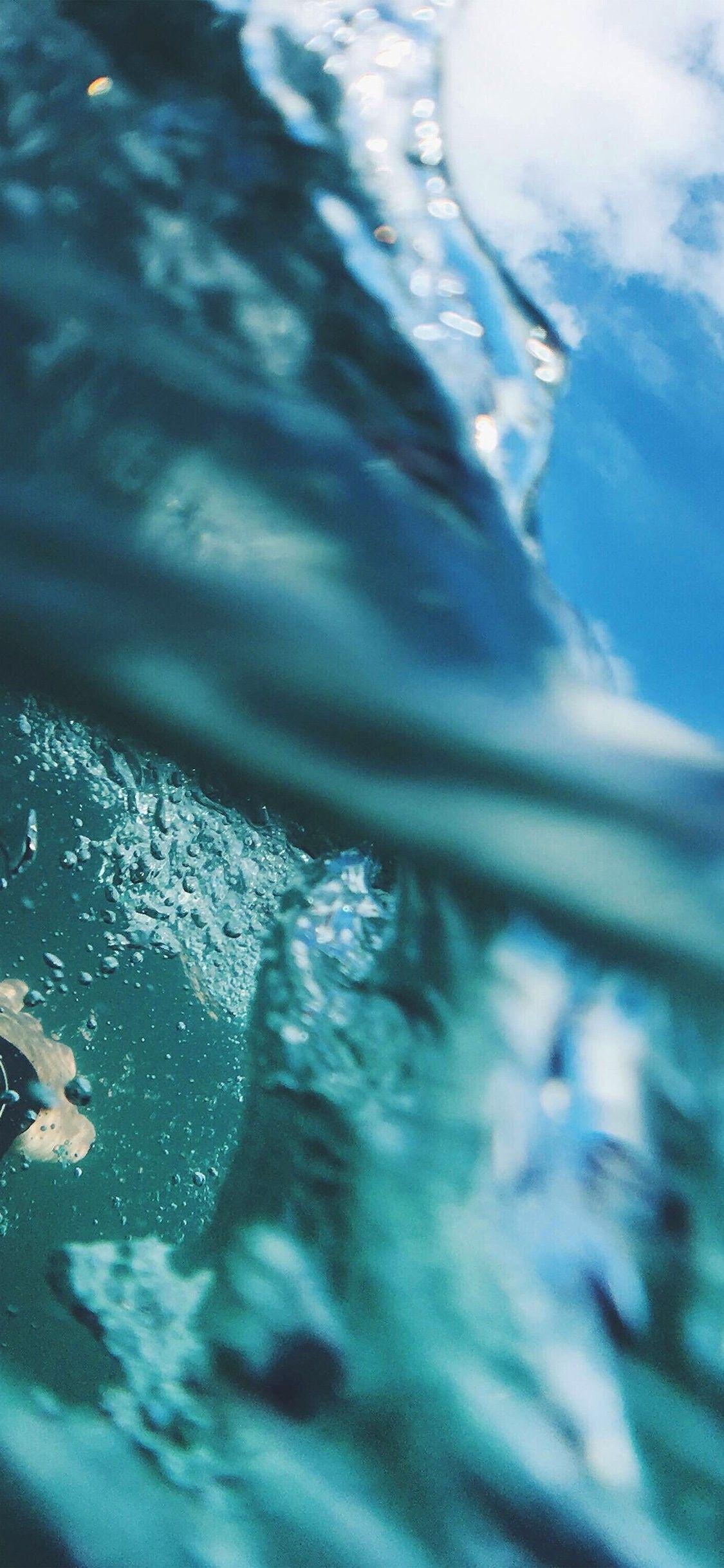 1125x2436 Swimmers Wallpaper