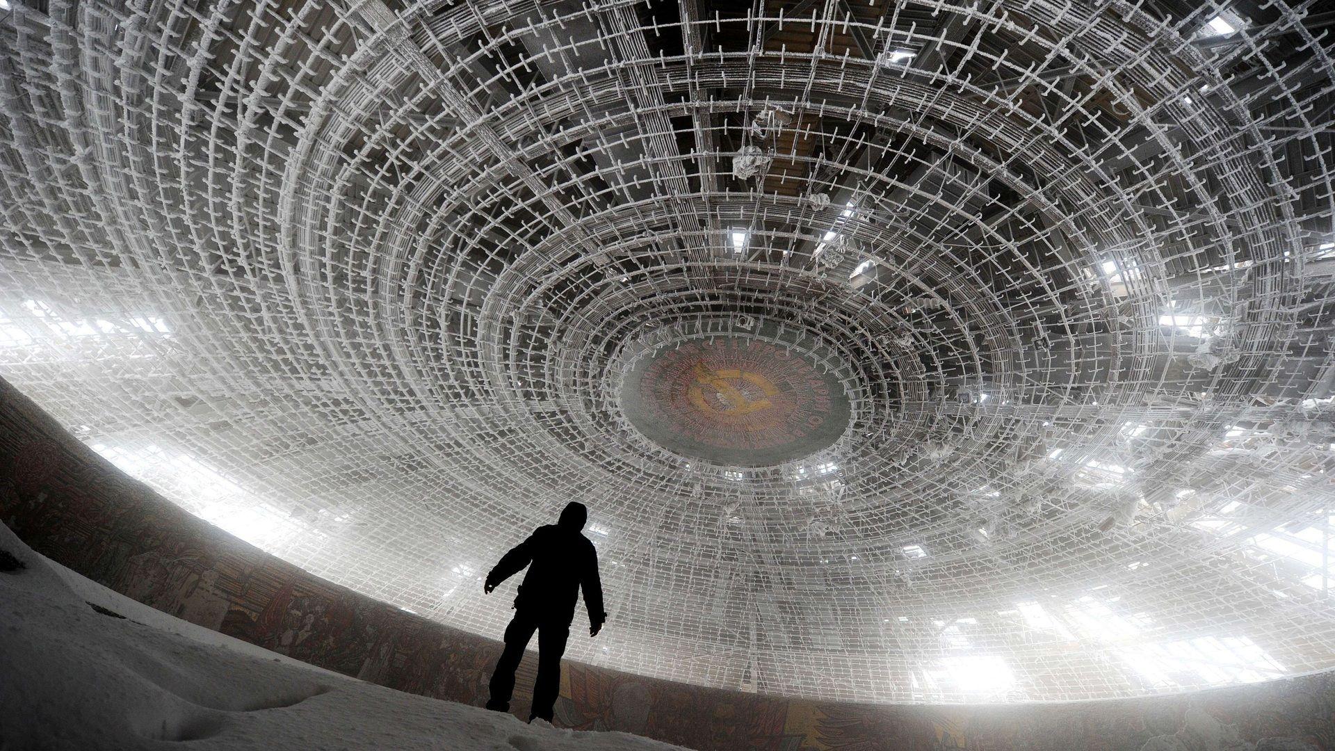 1920x1080 people, bulgaria, abandoned monument to communism desktop wallpaper 6818