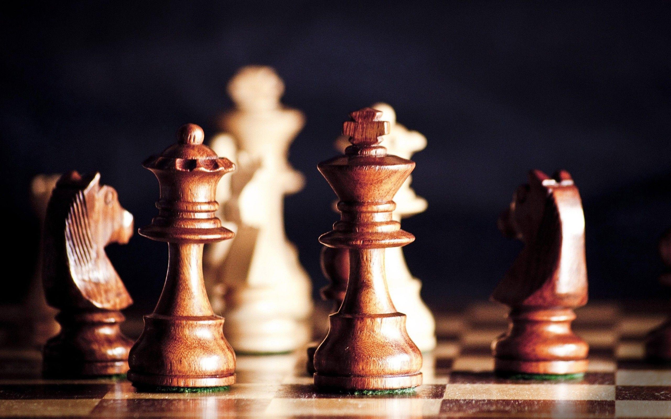 2560x1600 chess, macro, chess pieces wallpaper