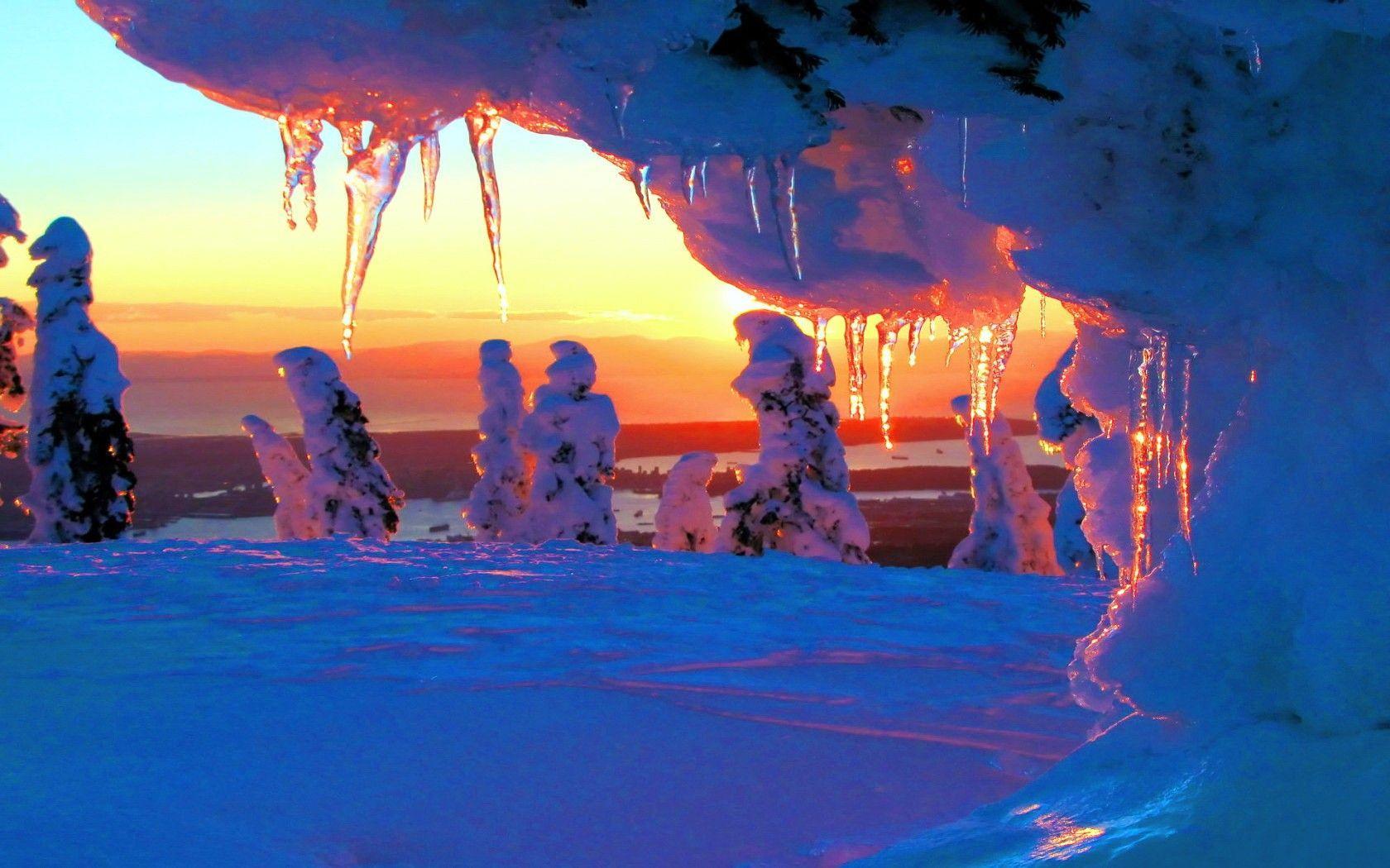 1680x1050 Christmas Icicles Wallpaper