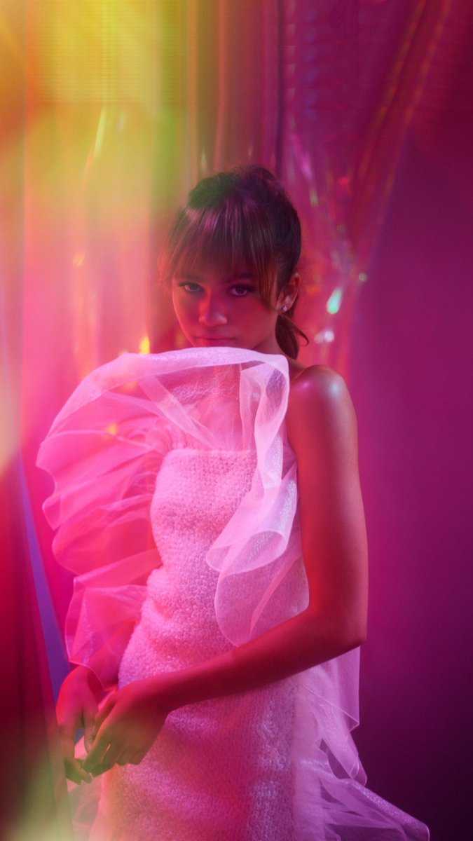 675x1200 Zendaya Euphoria Wallpaper Free HD Wallpaper