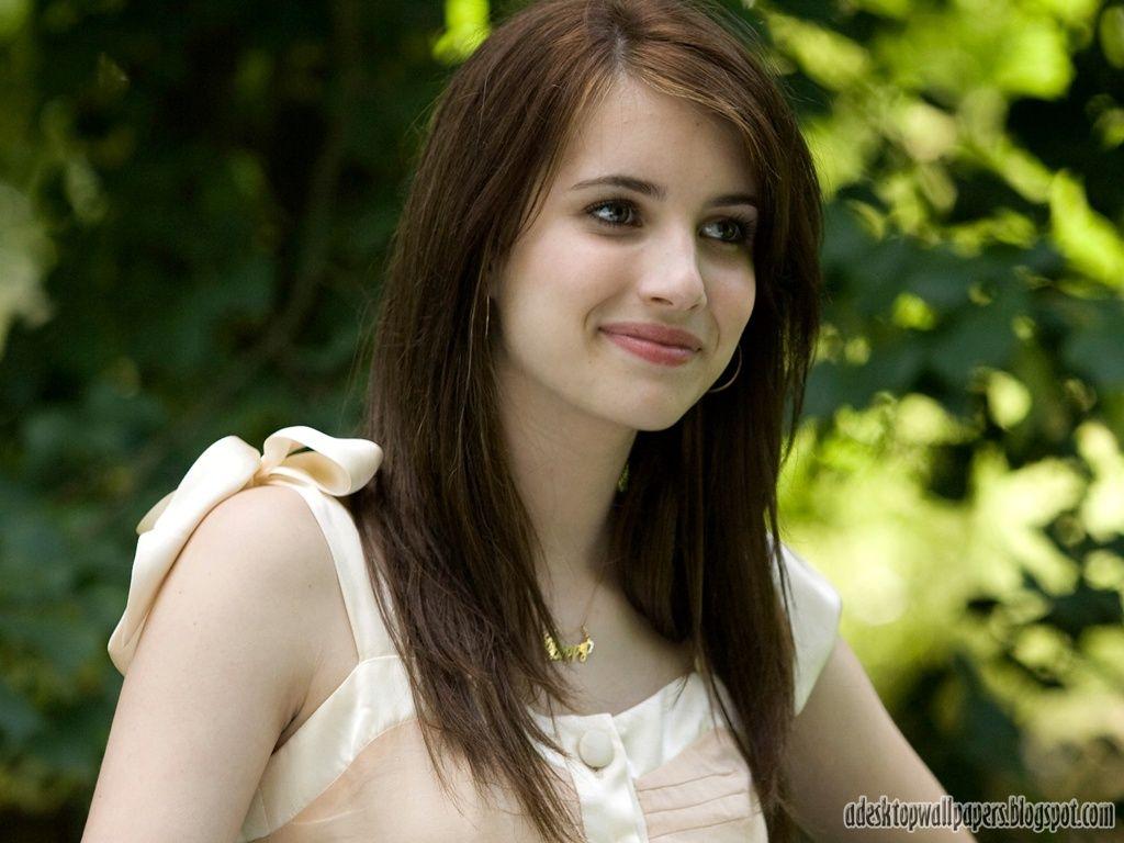 1024x768 Emma Roberts Hollywood Actress Desktop Wallpaper