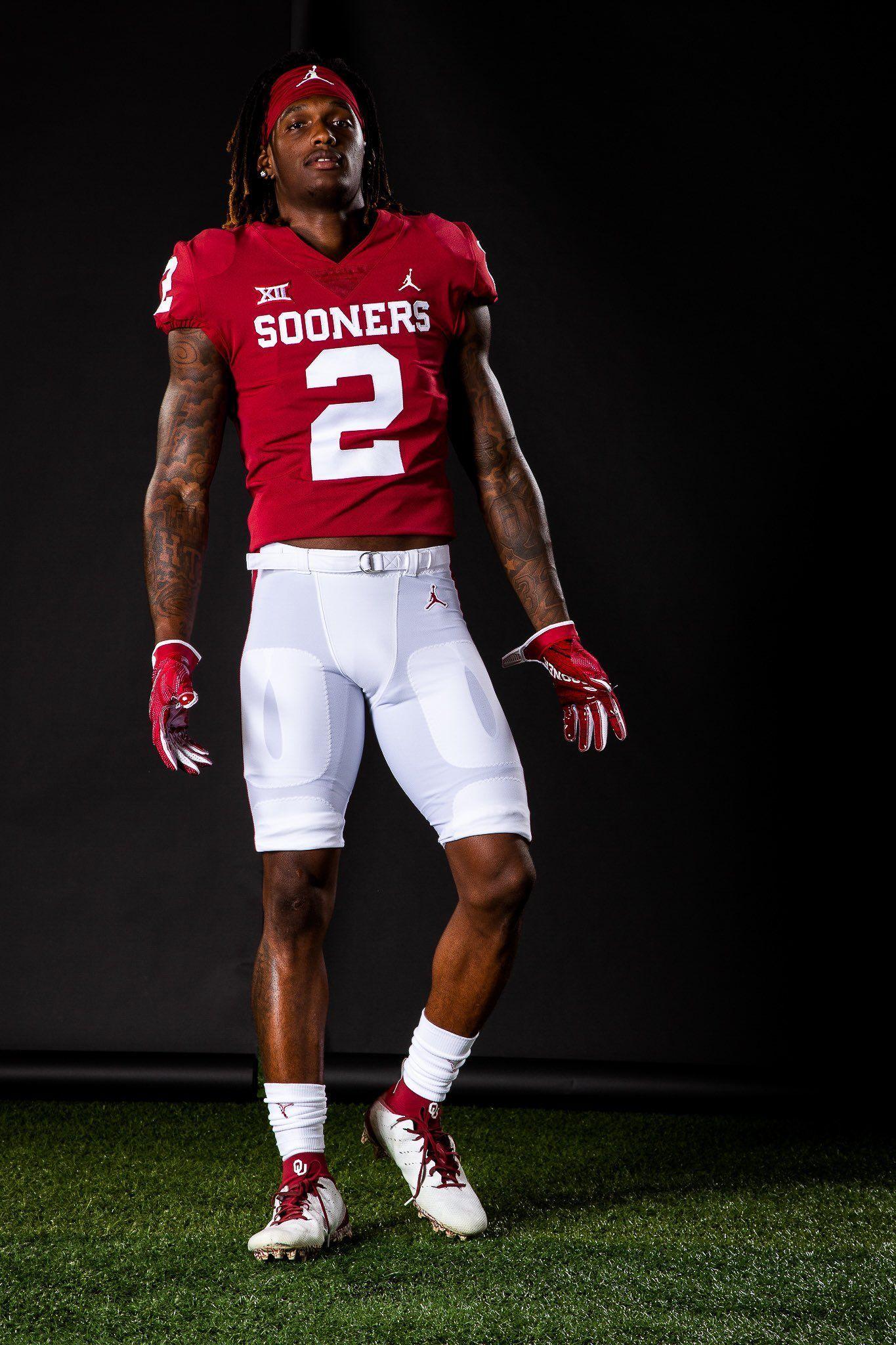 1365x2048 CeeDee Lamb on Twitter. Oklahoma sooners football, Ncaa football, Ou football