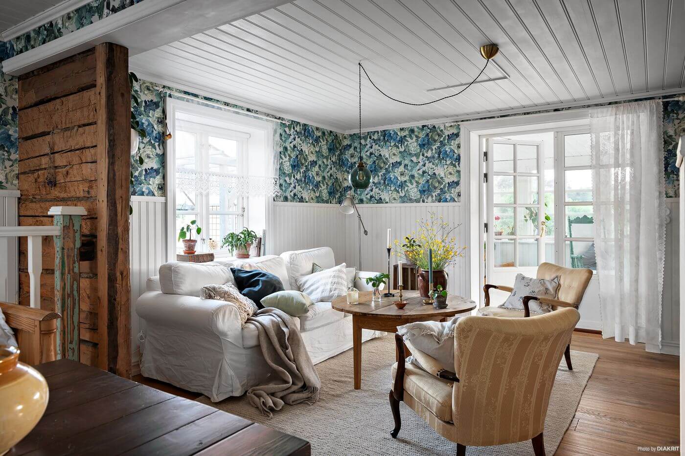 1400x933 A Charming Swedish Villa Filled with Wallpaper