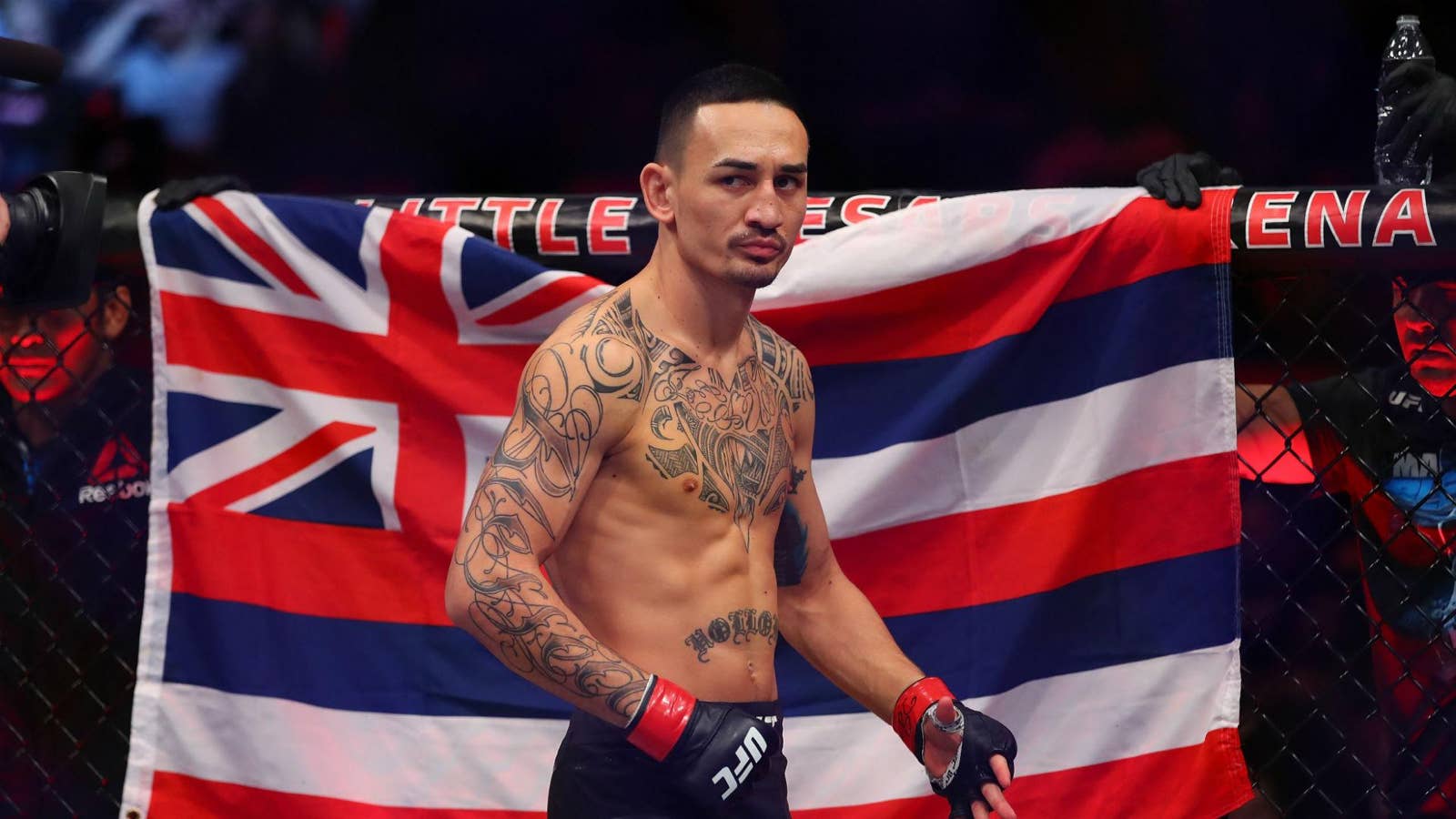 1600x900 Max Holloway crumbles The Korean Zombie