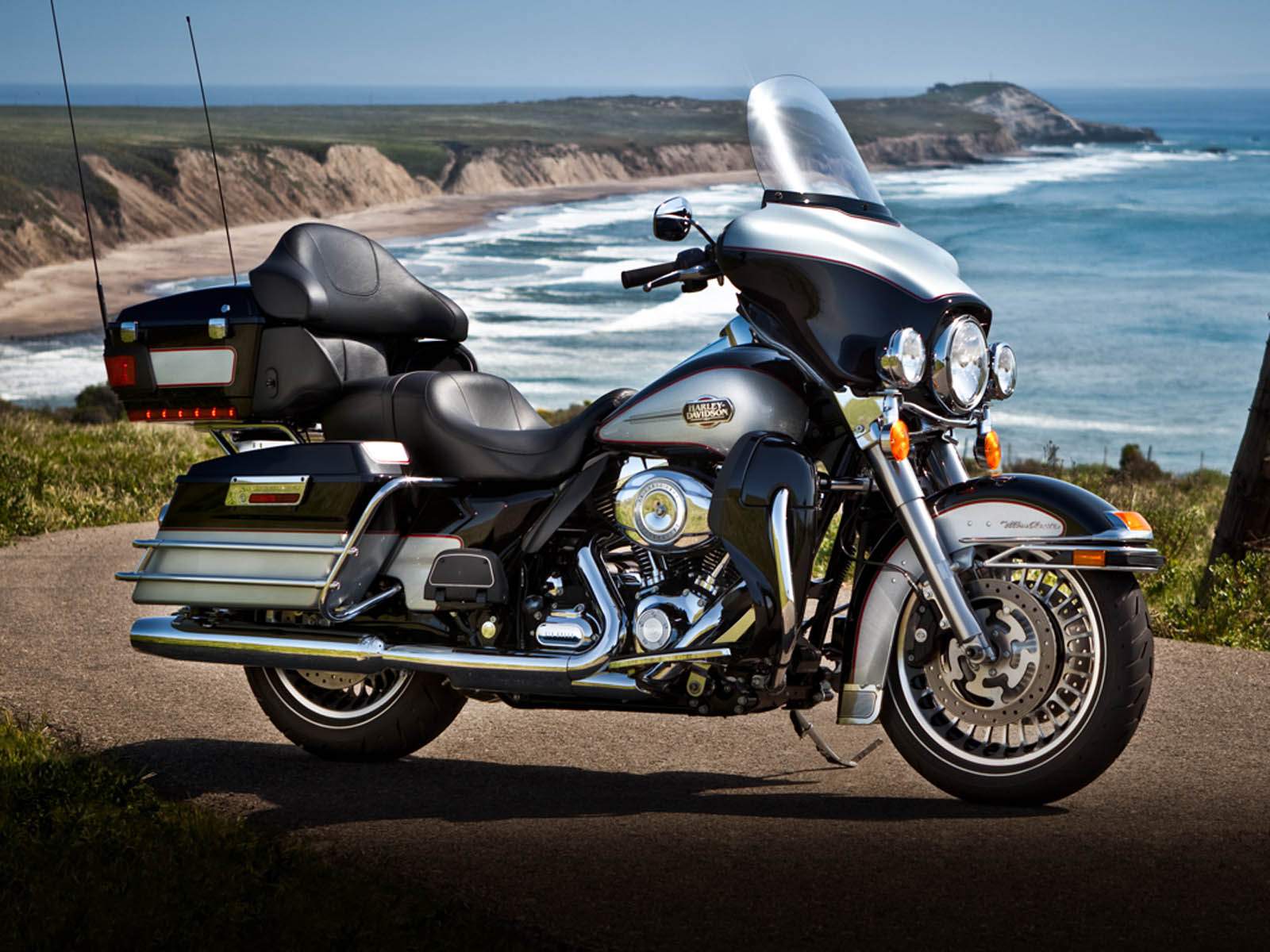 1600x1200 Harley Electra Glide Wallpaper
