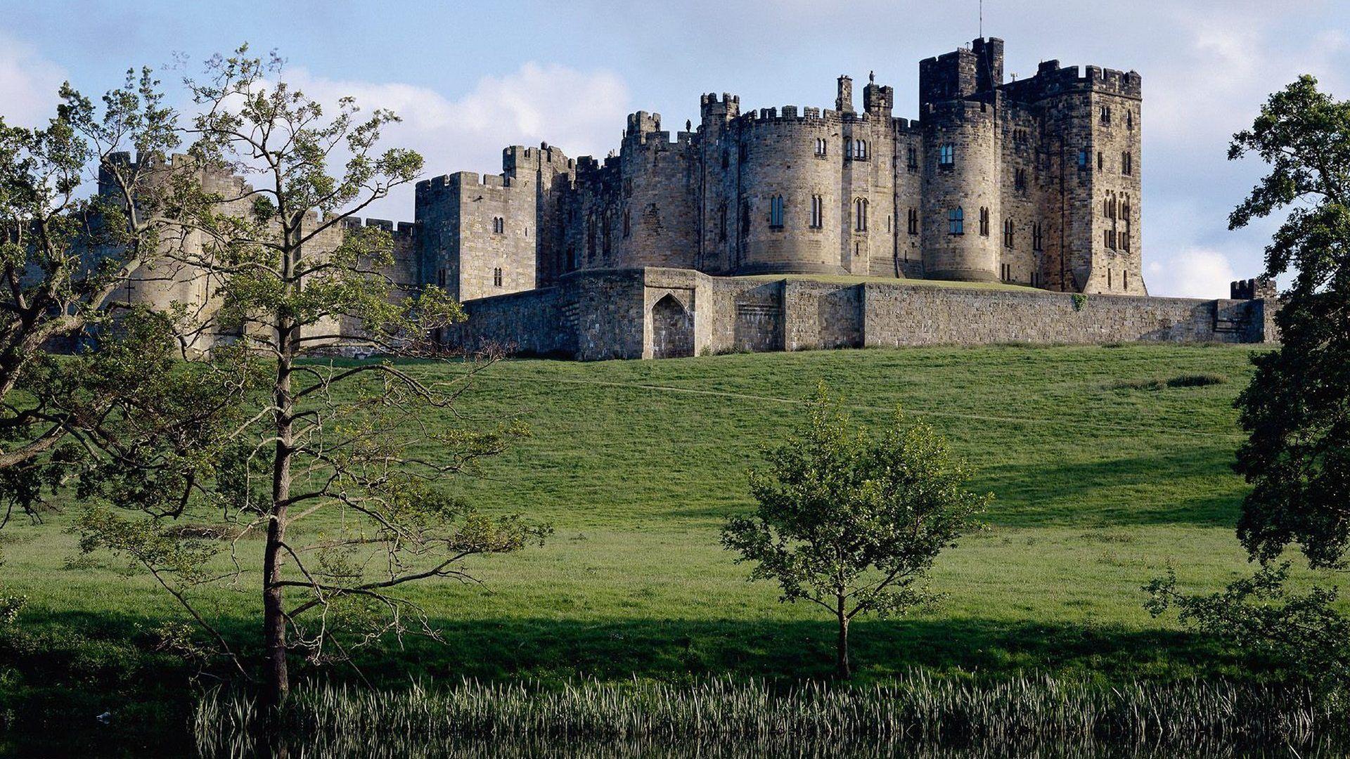 1920x1080 Castle Tag England Northumberland Green Fields Wallpaper Desktop for HD 16:9 High Definition. Northumberland castle, Alnwick castle, Castles in england
