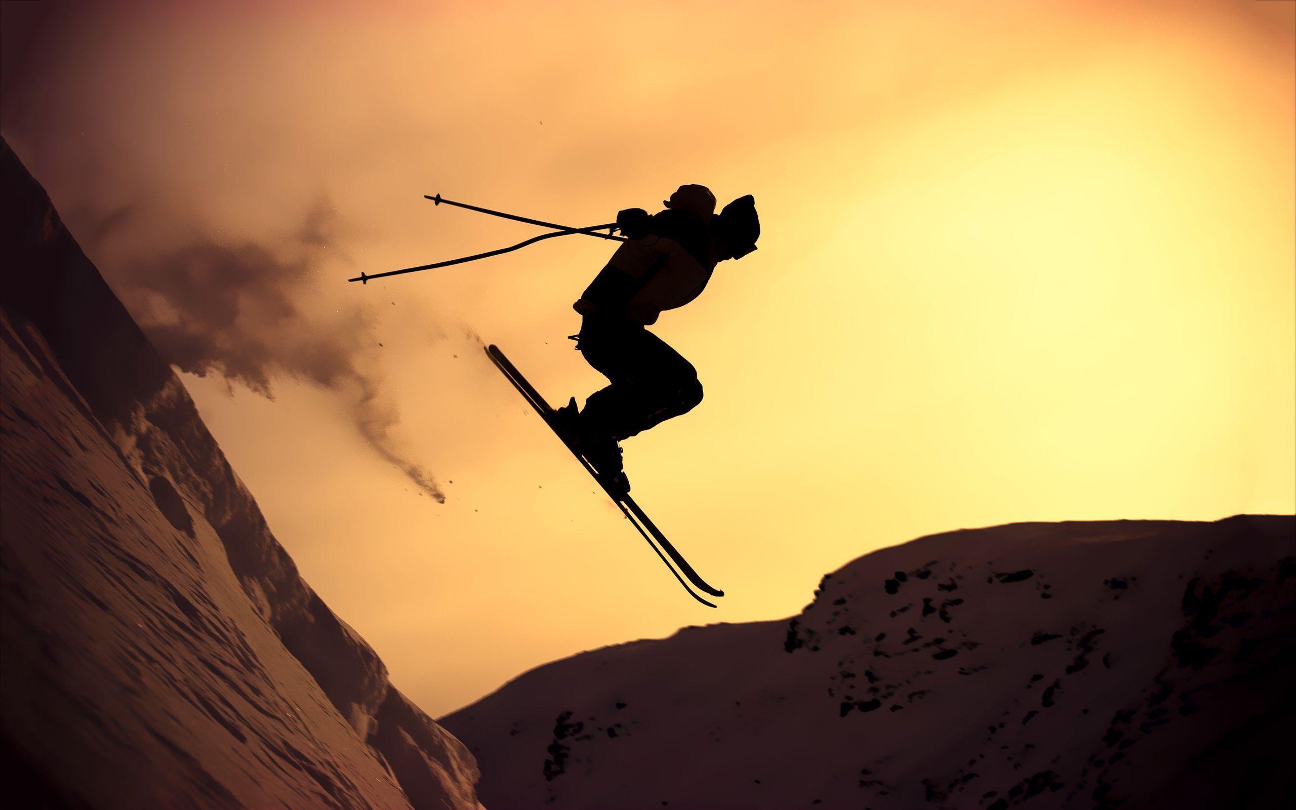 2560x1600 Skiing Wallpaper