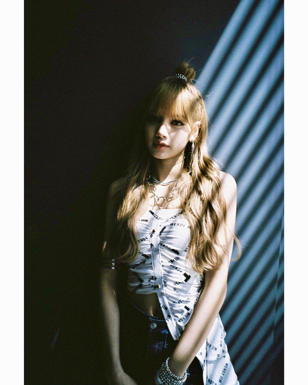 1080x1350 Blackpink Jenlisa Wallpaper