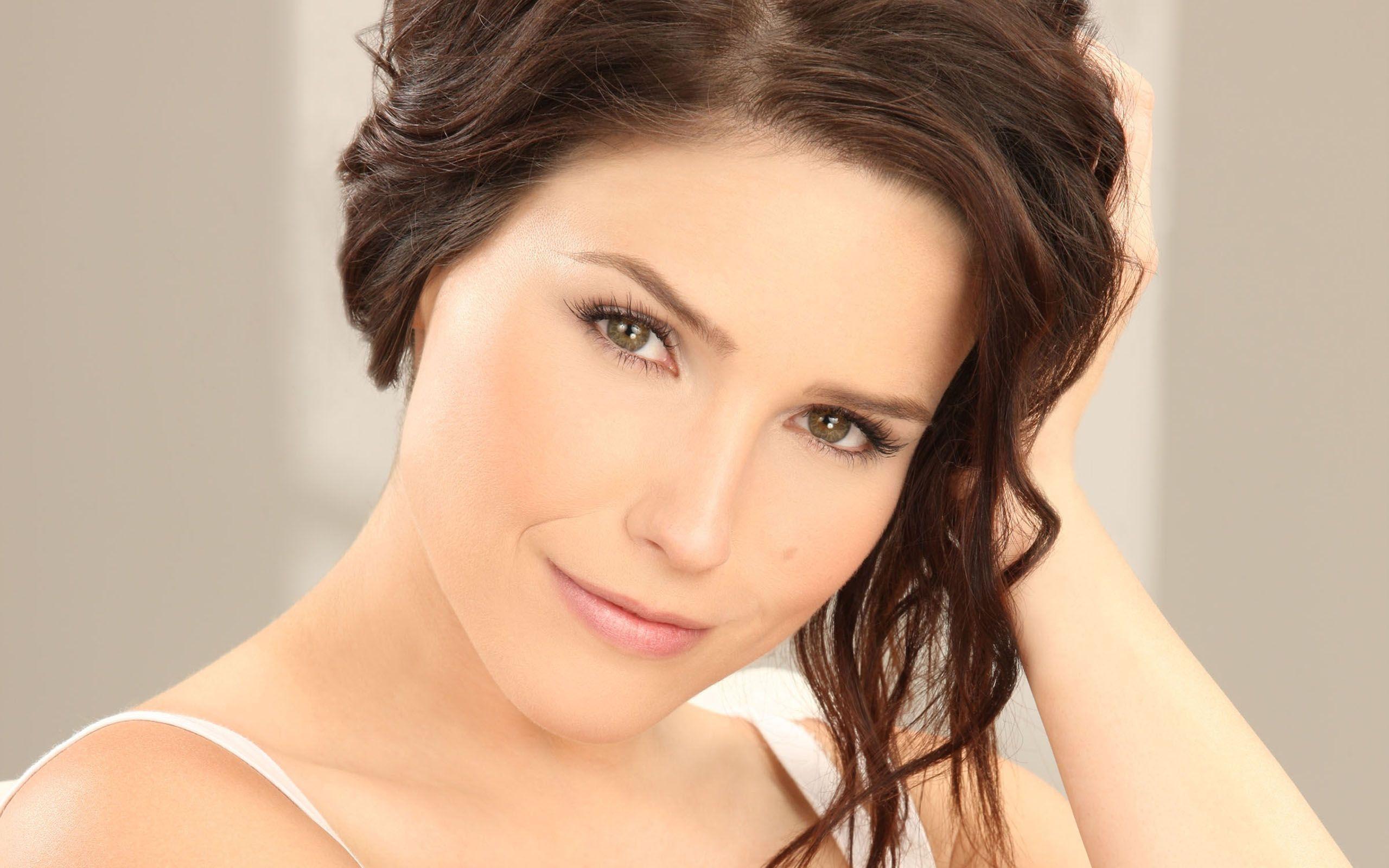 2560x1600 Sophia Bush HD Wallpaper for desktop download