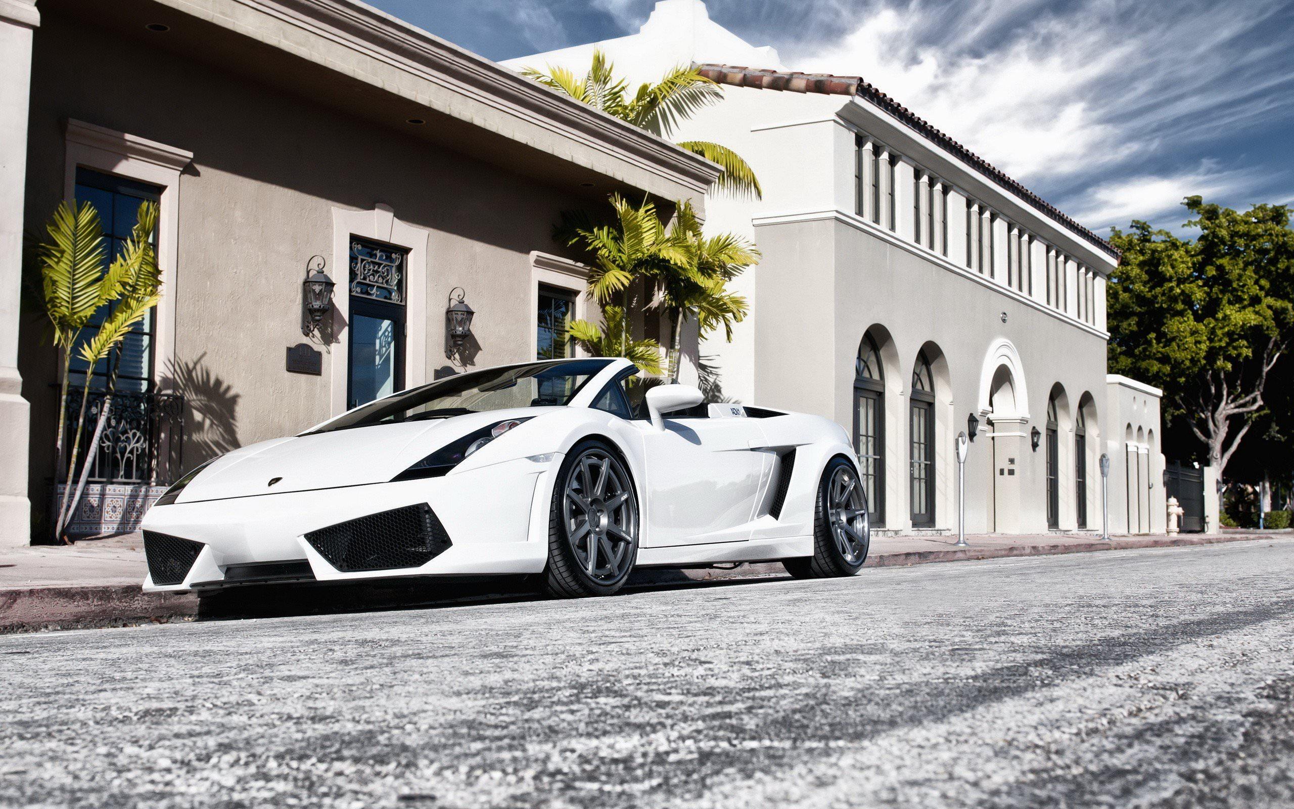 2560x1600 New White Lamborghini Wallpaper
