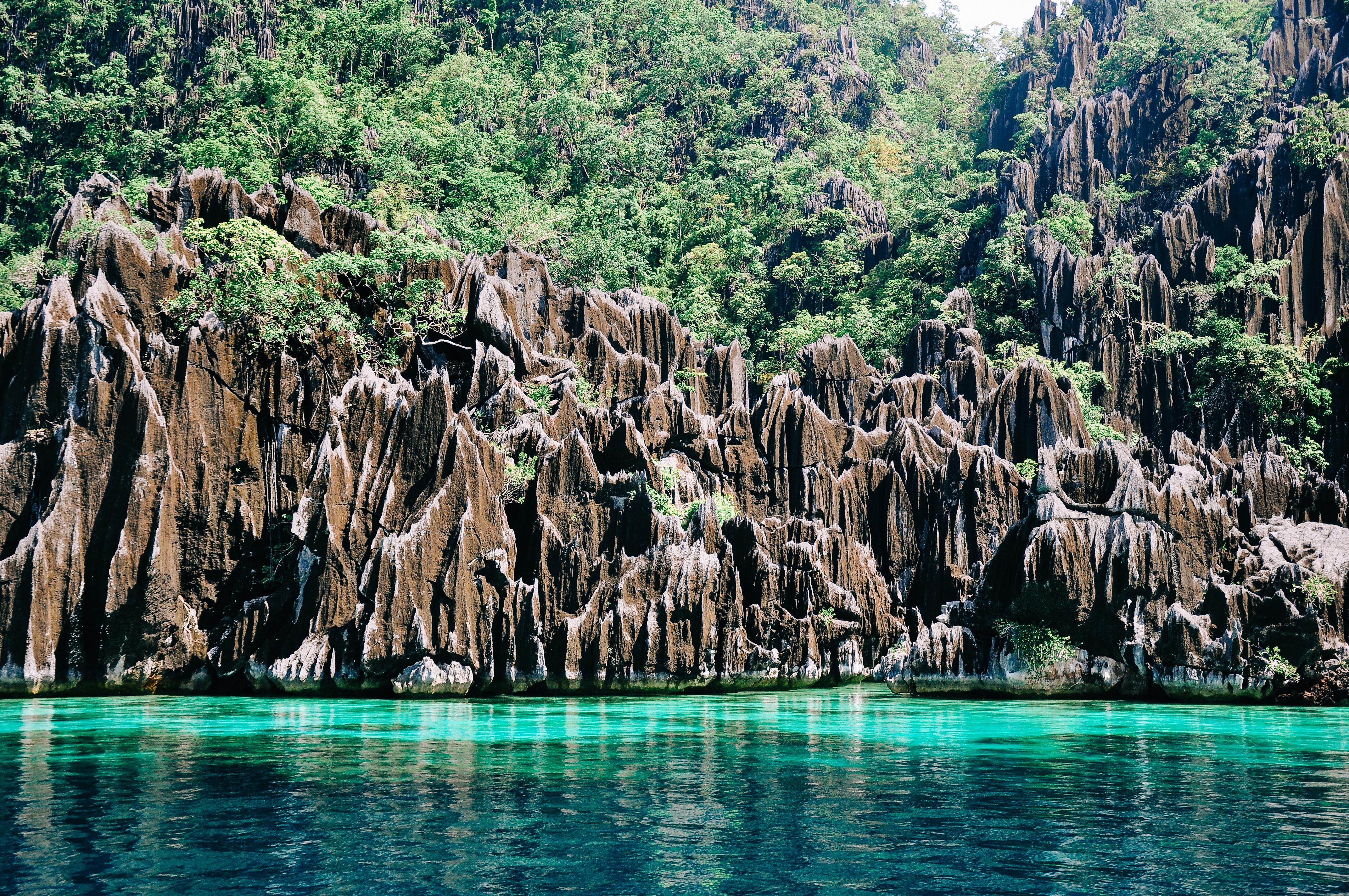 4288x2848 The Rocks and Water of Coron, Philippines [4288 x 2848]